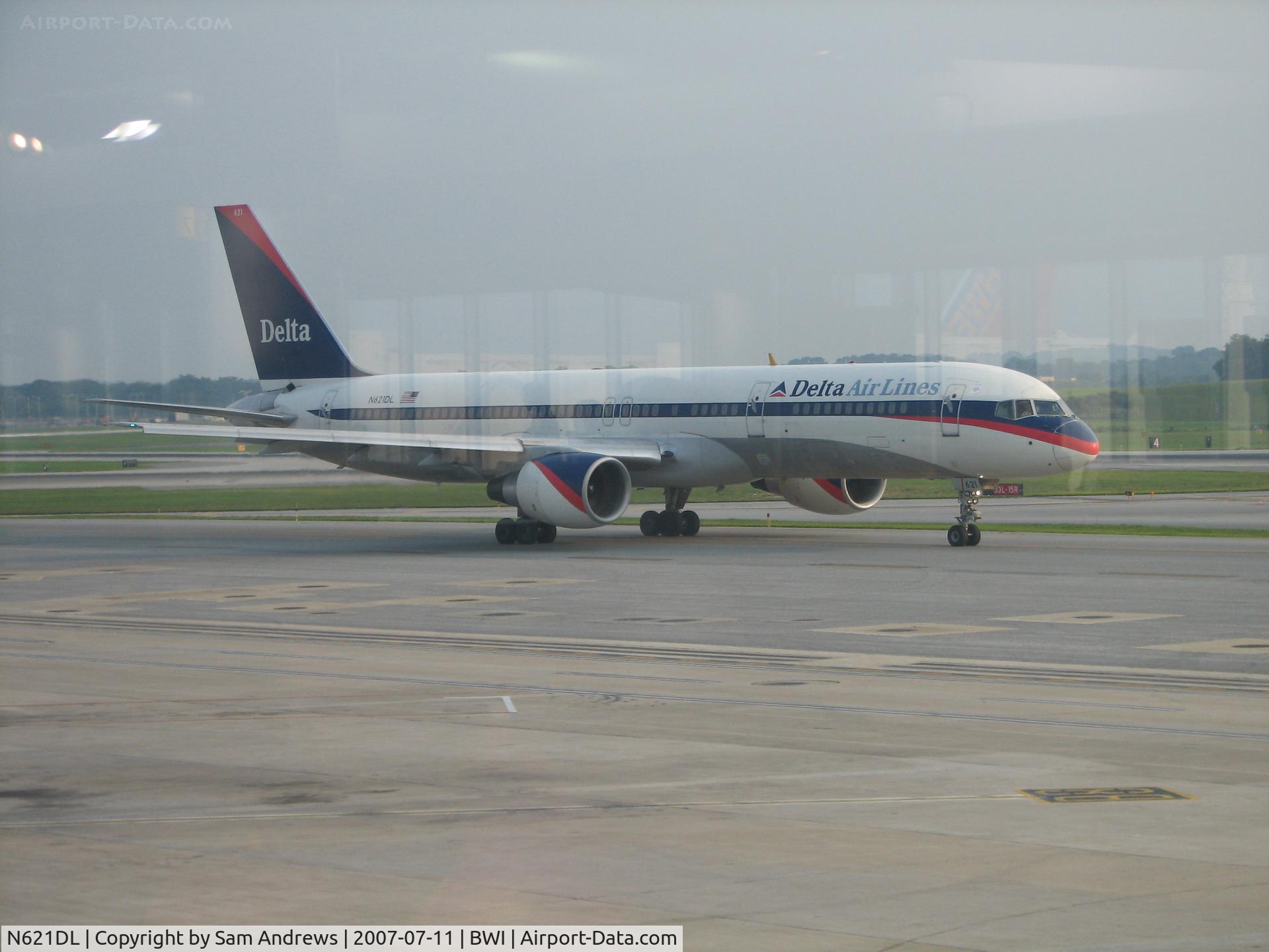 N621DL, 1986 Boeing 757-232 C/N 22911, Pay no attention to the reflection in the window