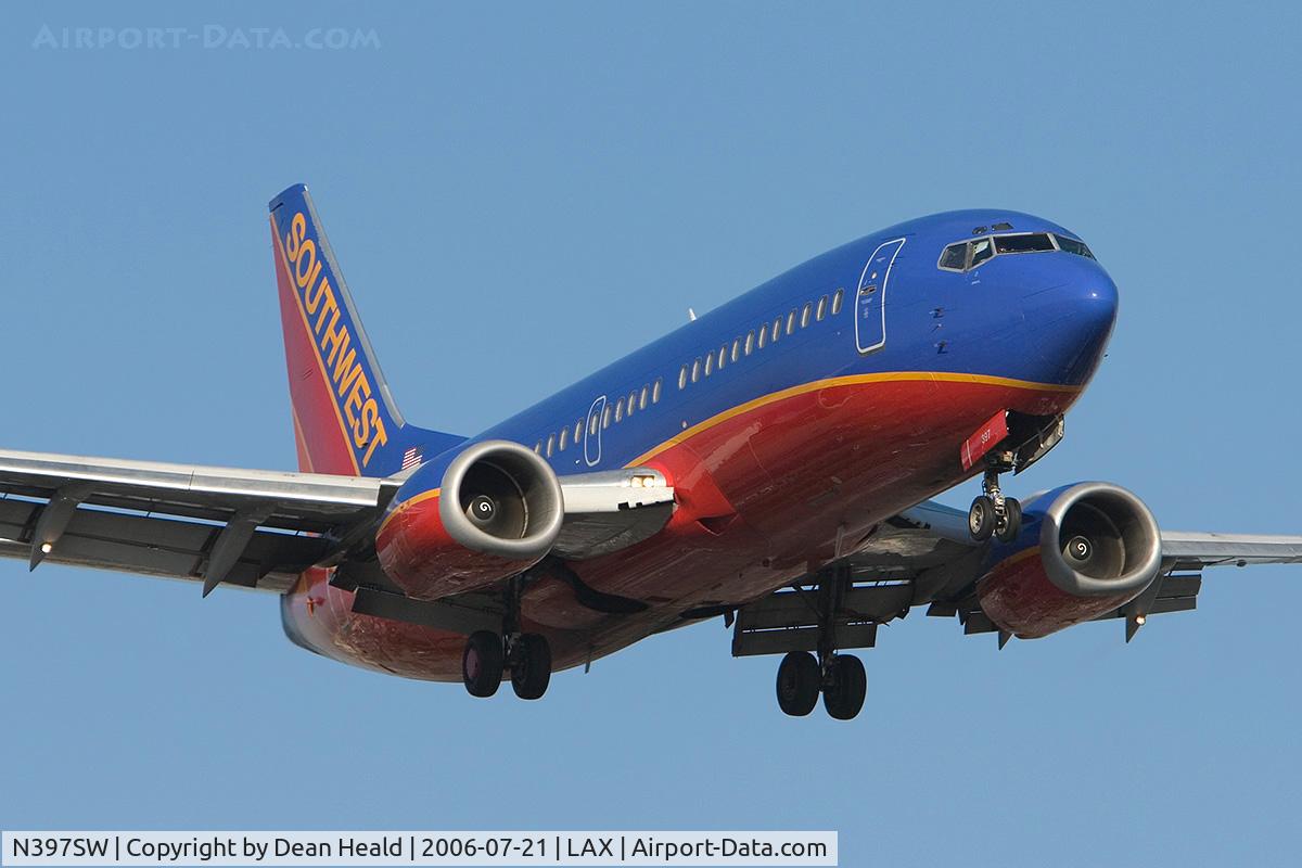 N397SW, 1995 Boeing 737-3H4 C/N 27691, Southwest Airlines N397SW (FLT SWA2025) from Las Vegas McCarran Int'l (KLAS) on final approach to RWY 24R.