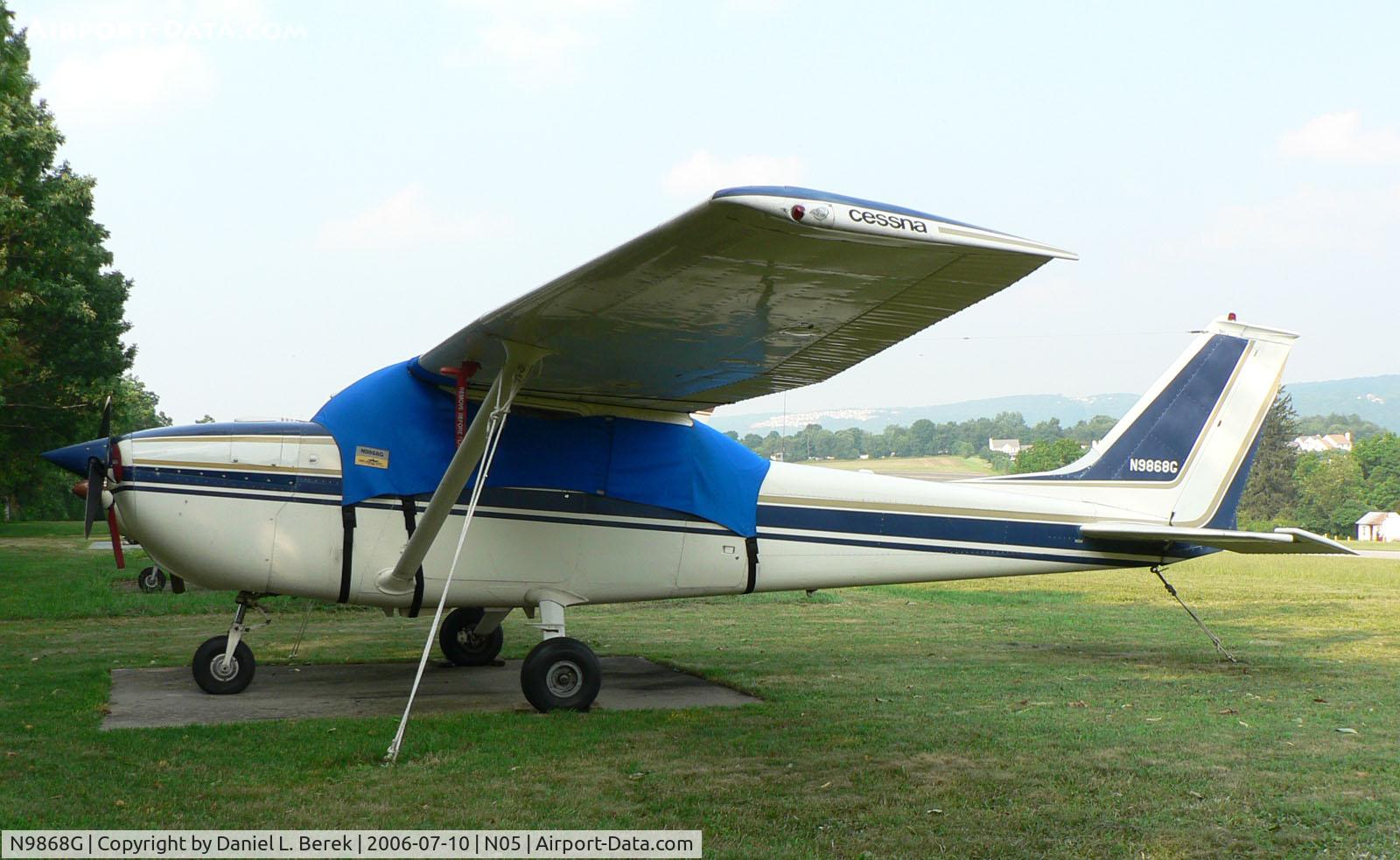 N9868G, 1971 Cessna 172L C/N 17259768, This 1971-vintage Skyhawk is certainly well cared for.