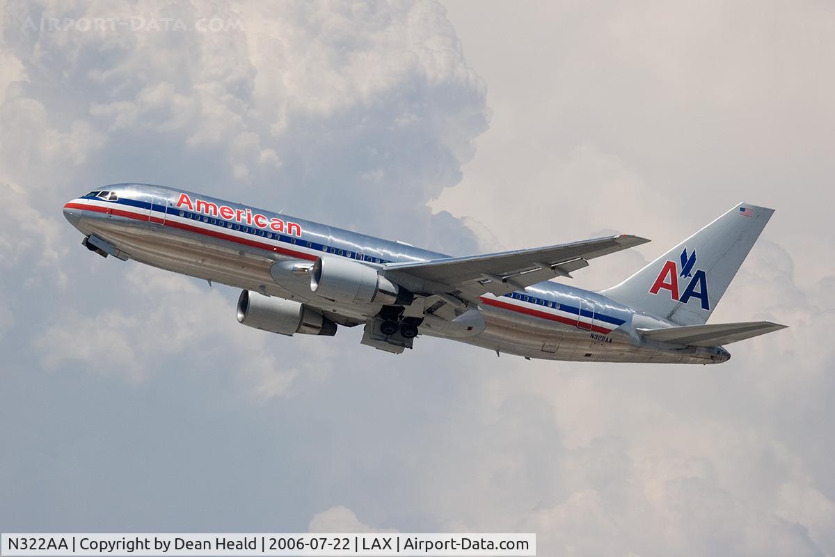 N322AA, 1986 Boeing 767-223 C/N 22323, American Airlines N322AA (FLT AAL40) climbing out from RWY 25R enroute to John F Kennedy Int'l (KJFK).