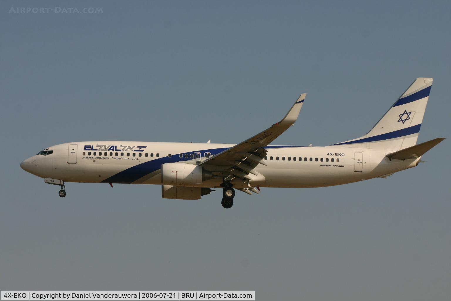 4X-EKO, 2003 Boeing 737-86Q C/N 30287, short to land on rwy 25L