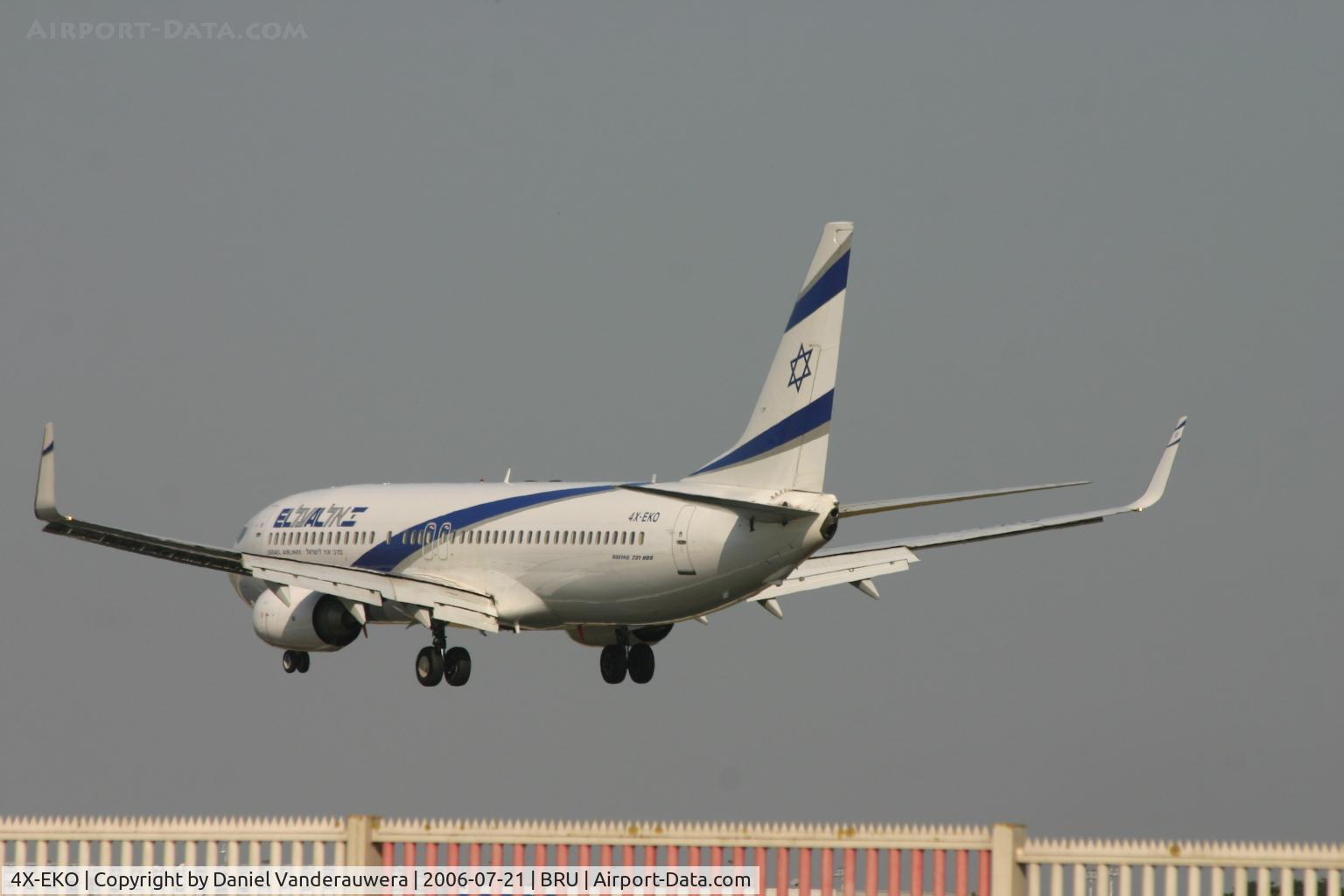 4X-EKO, 2003 Boeing 737-86Q C/N 30287, several seconds before touching the rwy