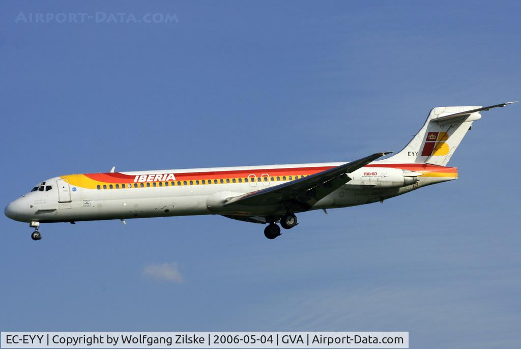 EC-EYY, 1990 McDonnell Douglas MD-87 (DC-9-87) C/N 49840, visitor