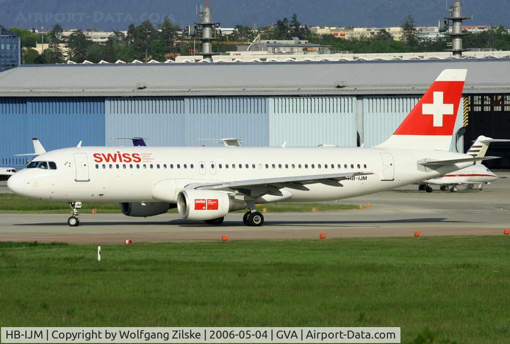 HB-IJM, 1996 Airbus A320-214 C/N 635, visitor