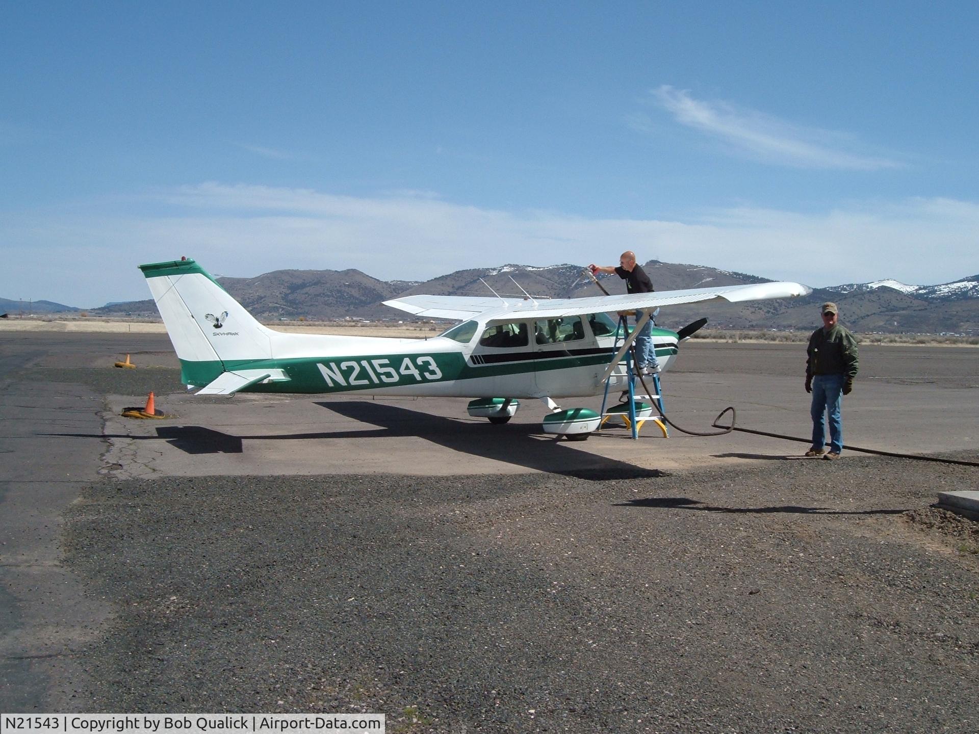 N21543, 1974 Cessna 172M C/N 17263967, Lake County Airport, Oregon USA
