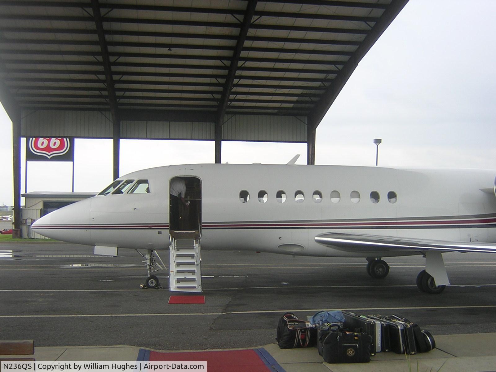 N236QS, 2000 Dassault Falcon 2000 C/N 136, Bon Jovi just departed this plane-that is all his luggage