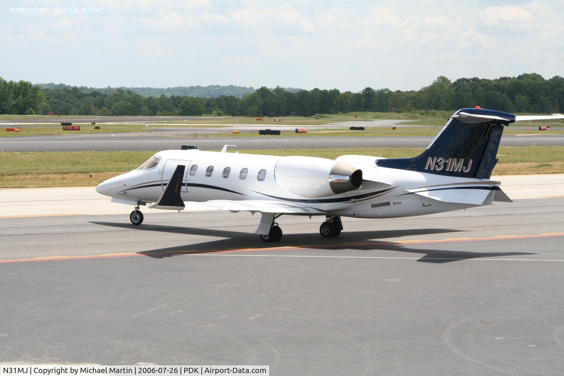 N31MJ, 1999 Learjet 31A C/N 185, Taxing from Mercury Air Service