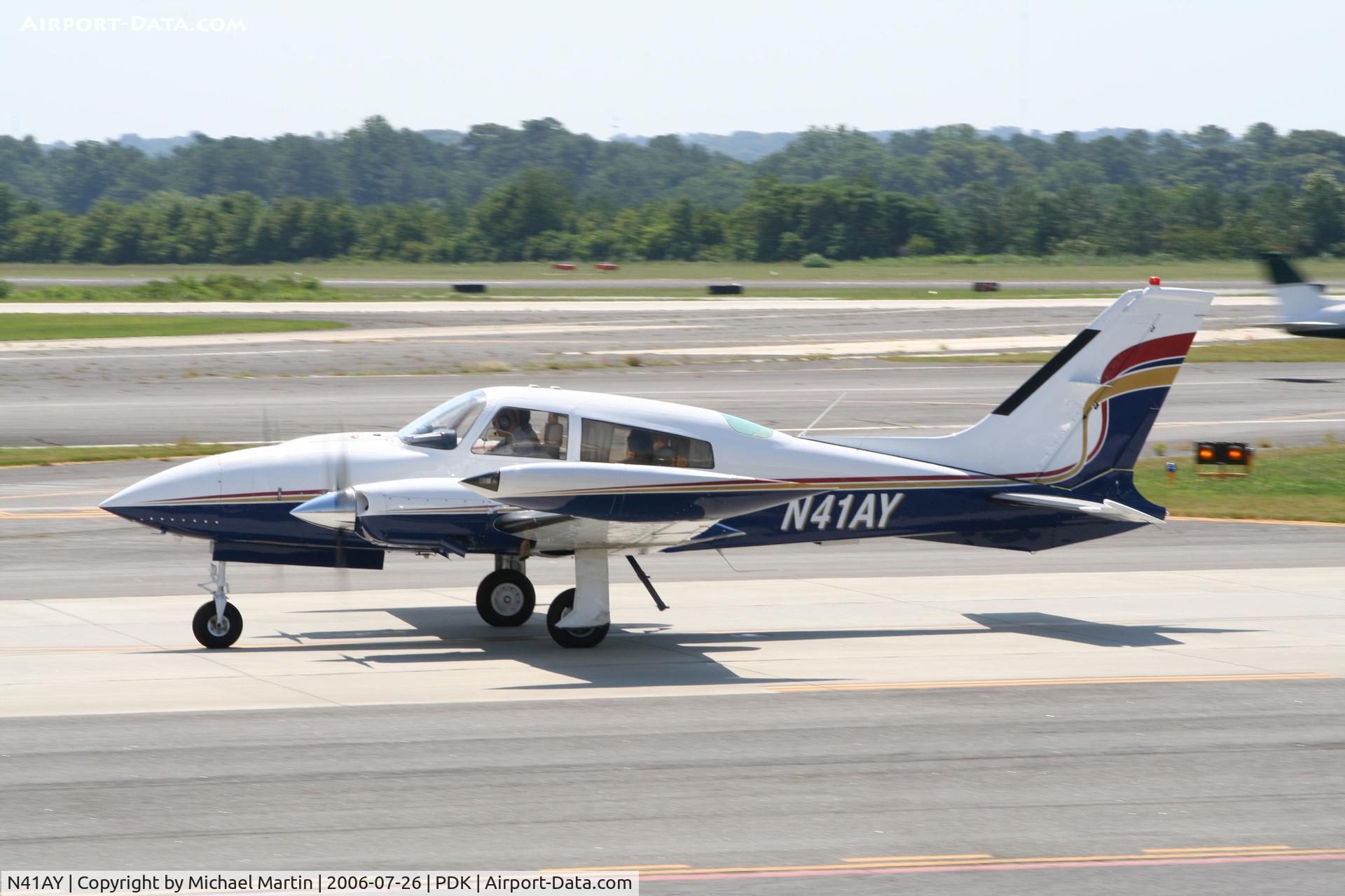 N41AY, 1978 Cessna T310R C/N 310R1416, Taxing to Runway 20L