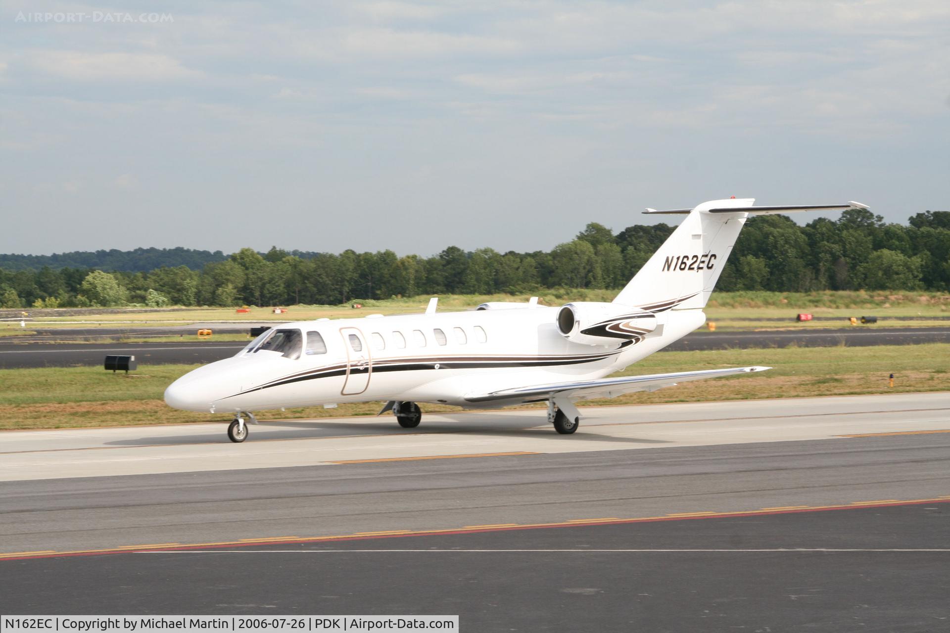 N162EC, 2005 Cessna 525B CitationJet CJ3 C/N 525B0026, Taxing to Epps Air Service