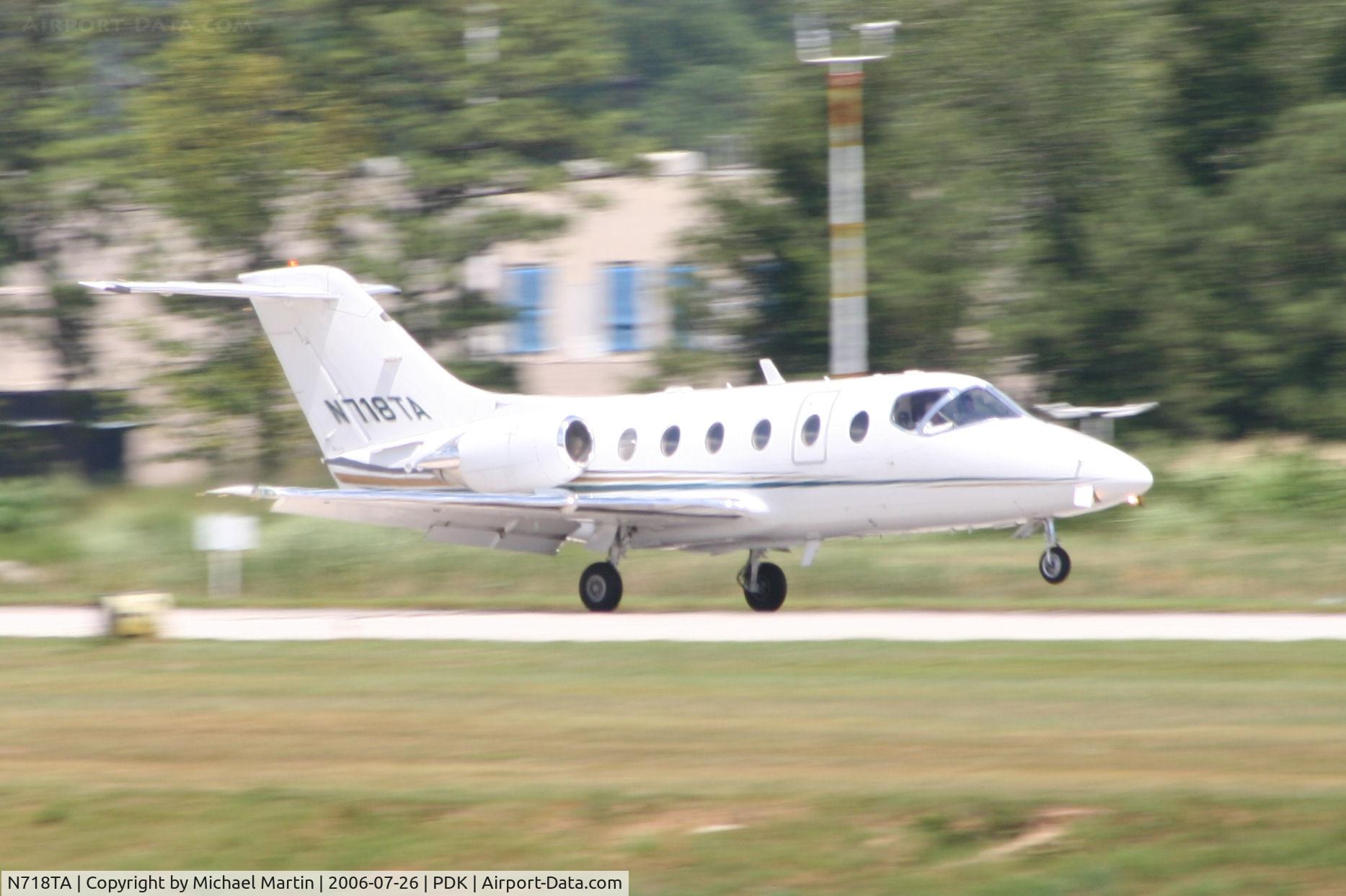 N718TA, 1998 Raytheon Aircraft Company 400A C/N RK-195, Landing Runway 20L