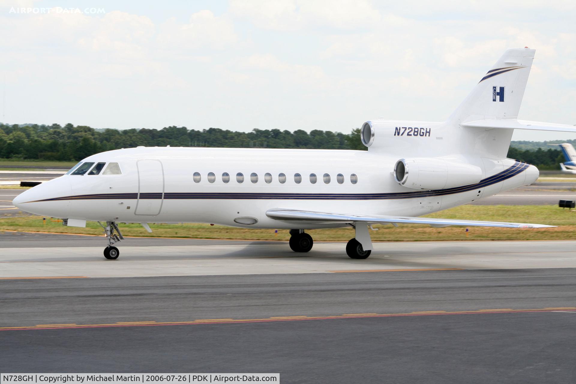 N728GH, 1986 Dassault Falcon 900 C/N 3, Taxing to Epps Air Service