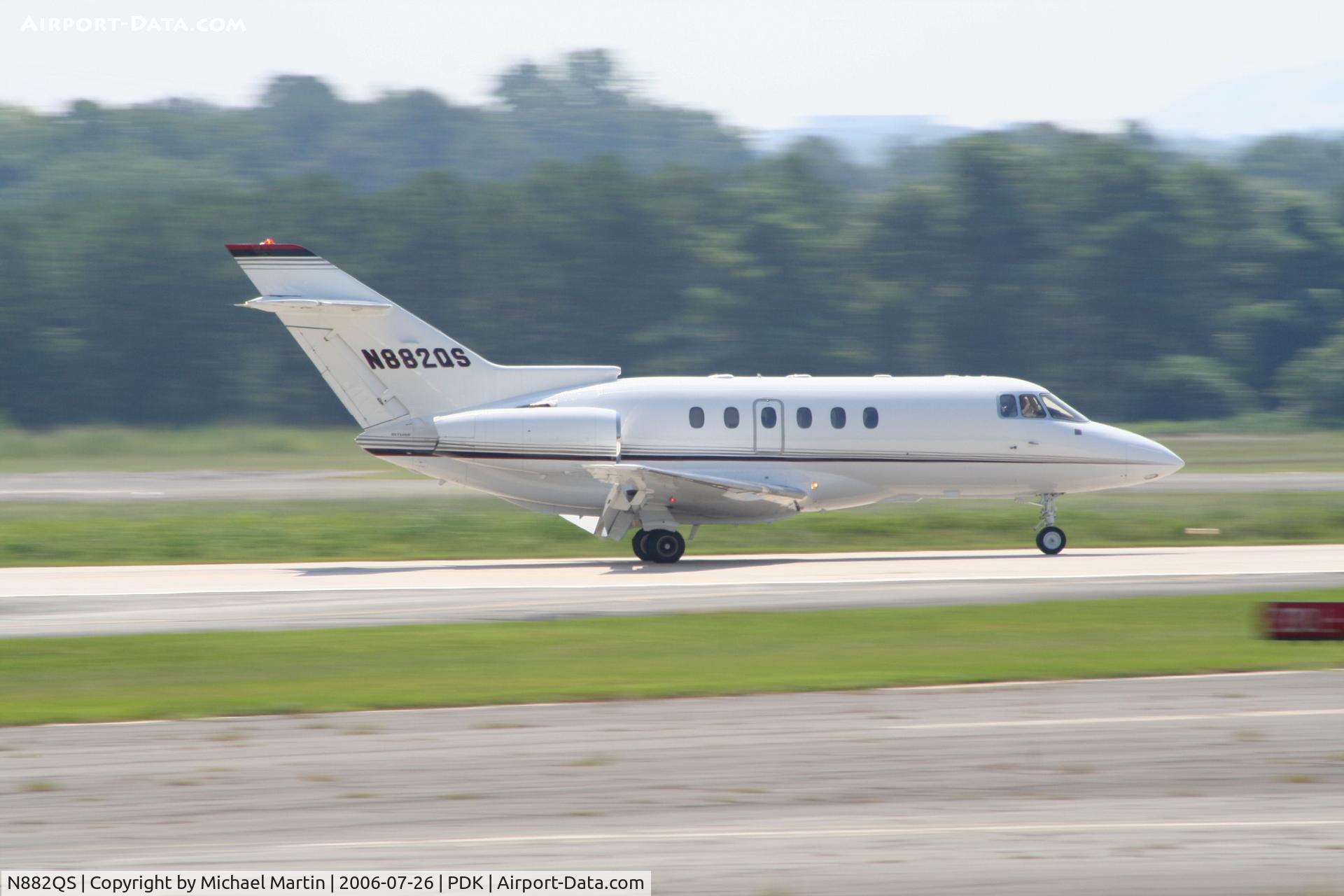 N882QS, 2000 Raytheon Hawker 800XP C/N 258482, Landing 20L