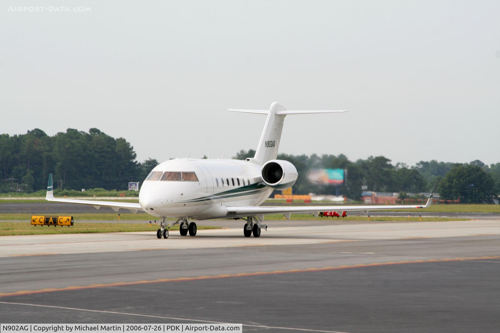 N902AG, 2001 Bombardier Challenger 604 (CL-600-2B16) C/N 5512, Taxing from originating flight in CHO
