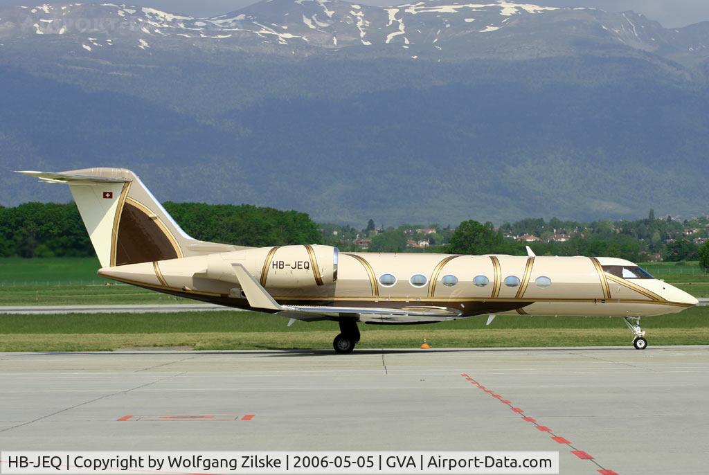 HB-JEQ, 2005 Gulfstream Aerospace GIV-X (G450) C/N 4027, special c/s