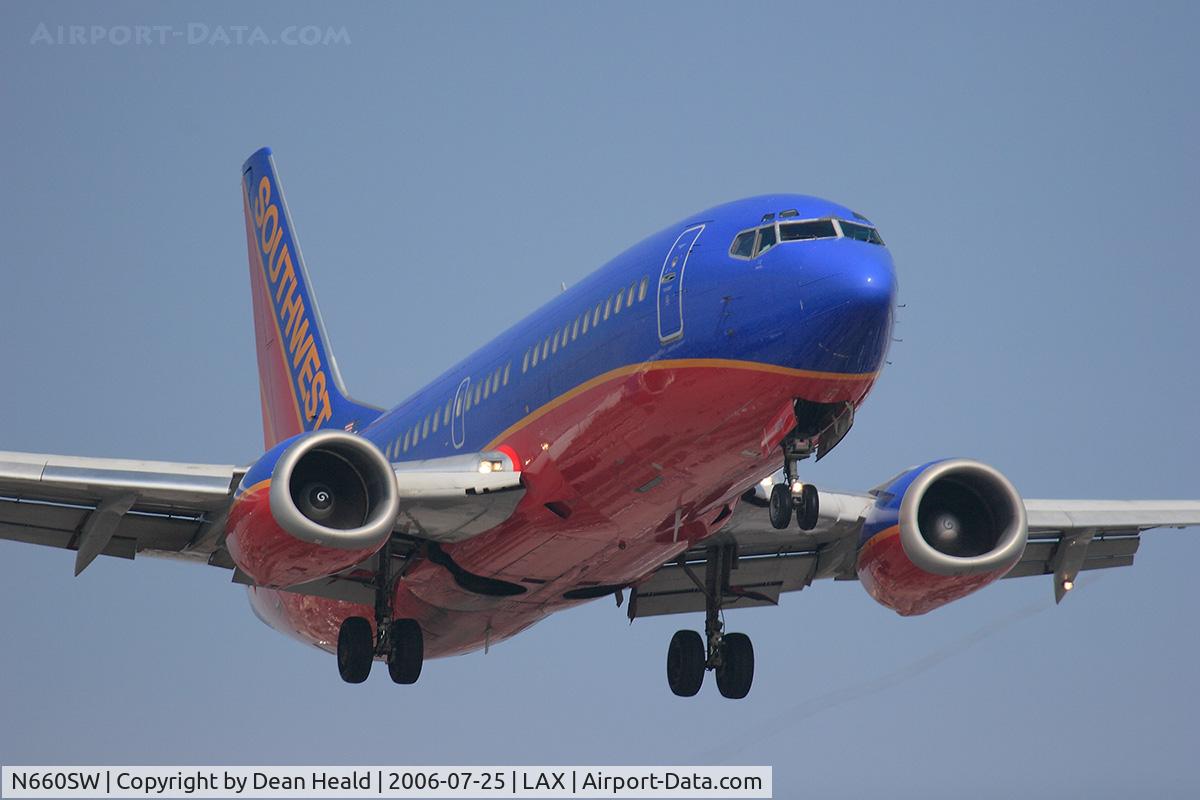 N660SW, 1985 Boeing 737-301 C/N 23230, Southwest Airlines N660SW (FLT SWA982) from Las Vegas McCarran Int'l (KLAS) on final approach to RWY 24R.