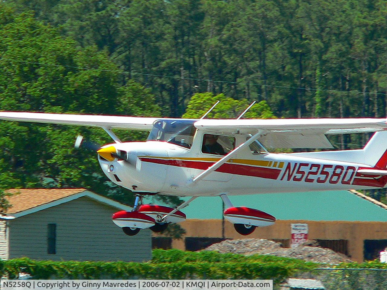 N5258Q, 1972 Cessna 150L C/N 15073158, Landing at Dare County KMQI