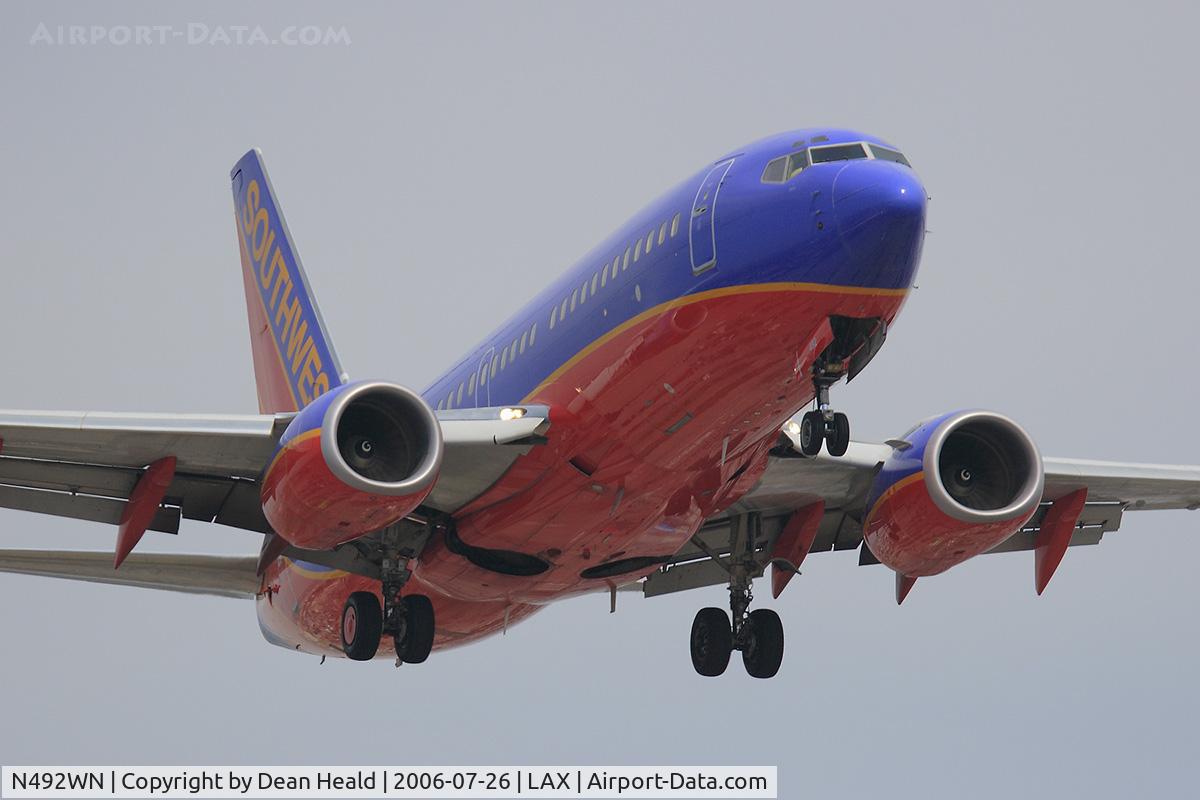 N492WN, 2004 Boeing 737-7H4 C/N 33866, Southwest Airlines N492WN (FLT SWA732) from Lambert St Louis Int'l (KSTL) on final approach to RWY 24R.