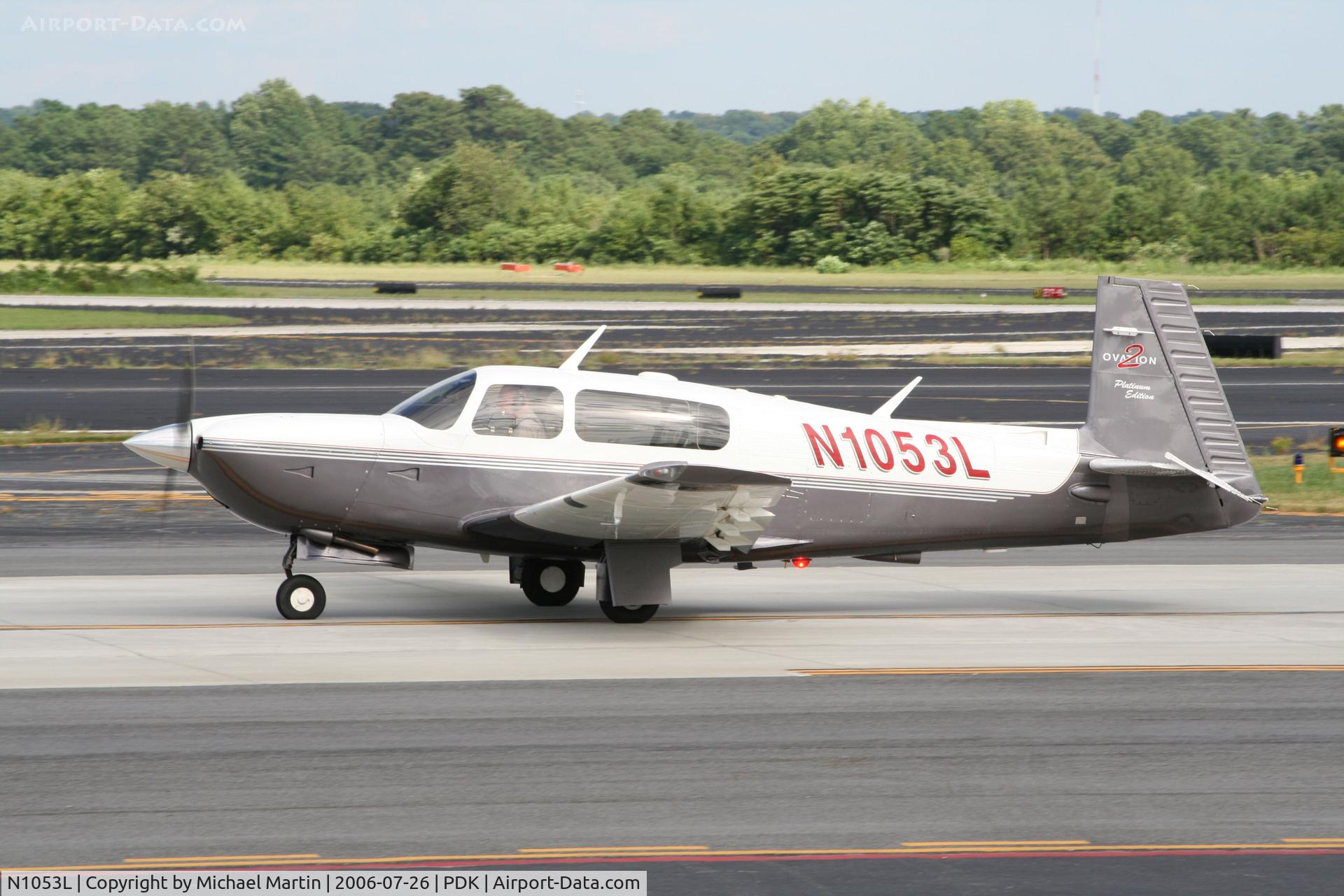N1053L, 2000 Mooney M20R Ovation C/N 29-0261, Taxing to Epps Air Service