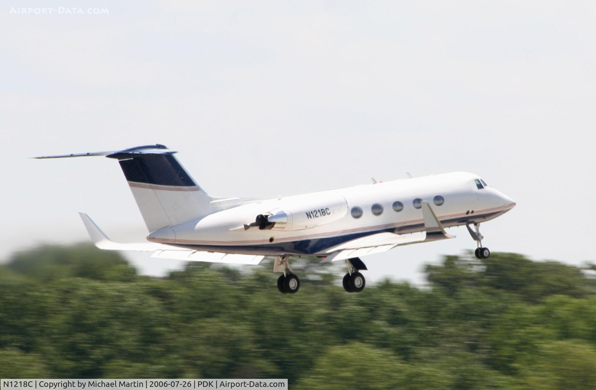 N1218C, 1971 Grumman G-1159 Gulfstream II C/N 99, Flightworks 218 departing for RYY