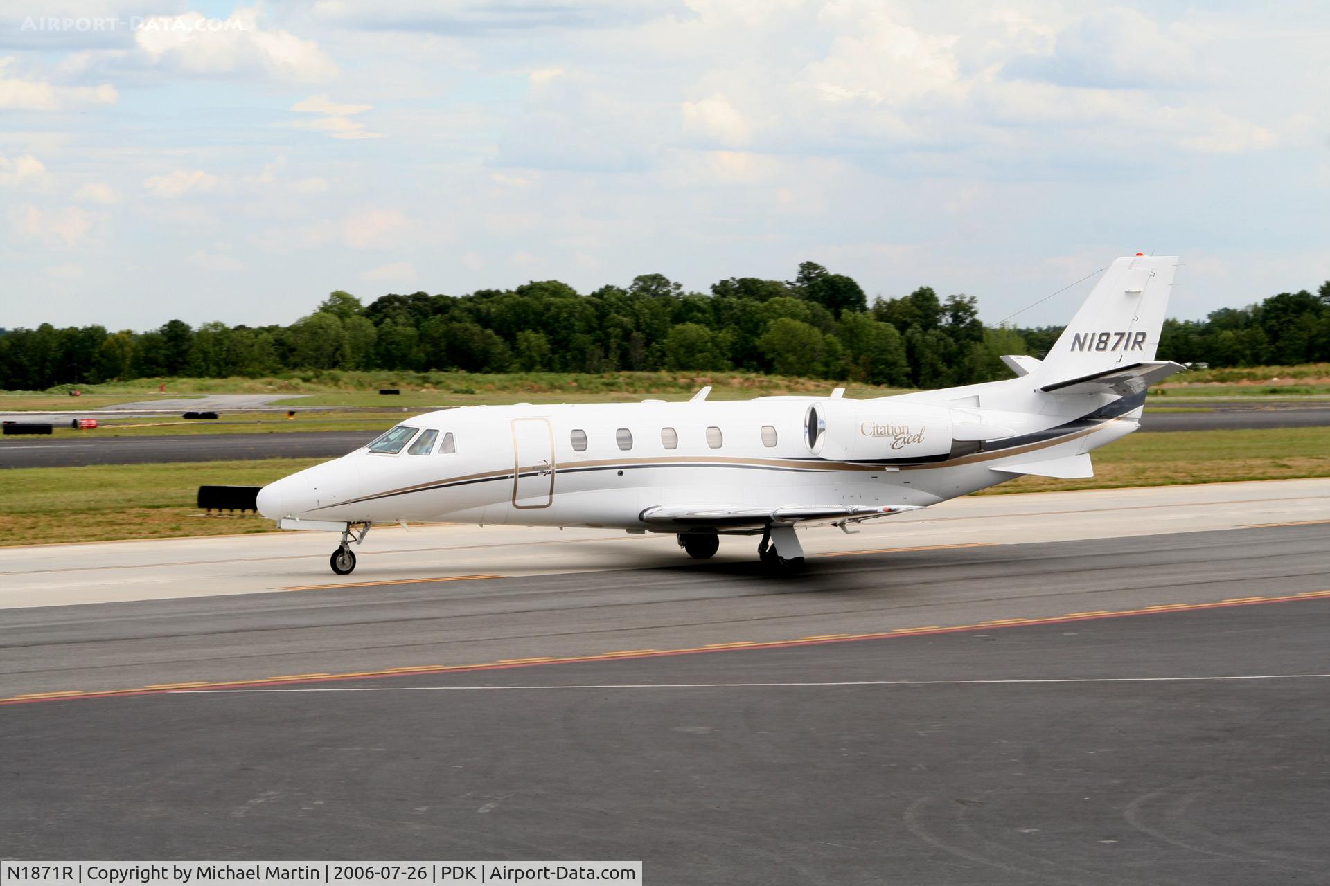 N1871R, 2002 Cessna 560XL Citation Excel C/N 560-5297, Taxing to Runway 20L