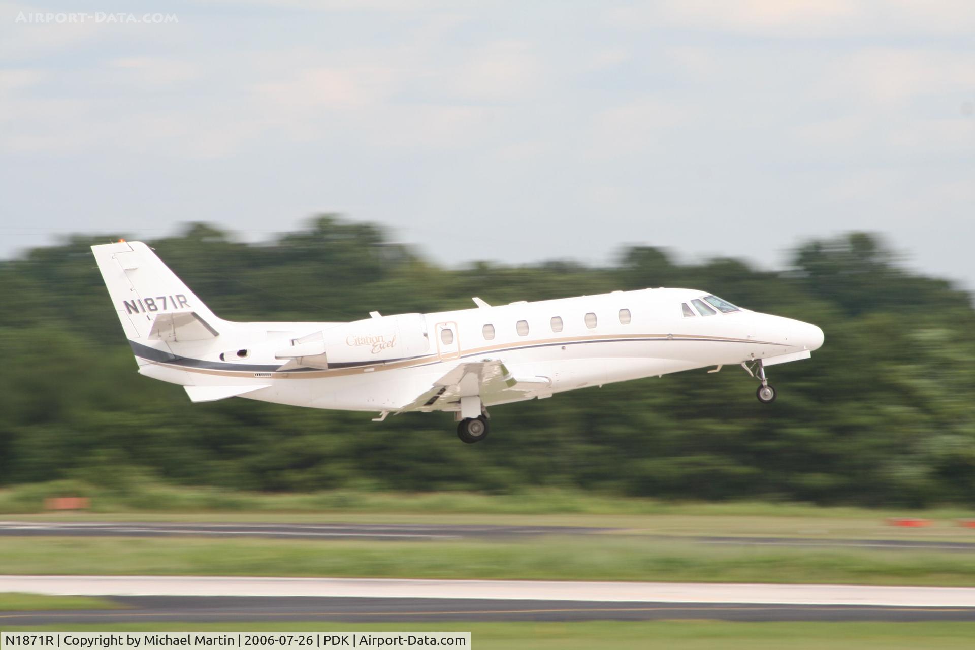 N1871R, 2002 Cessna 560XL Citation Excel C/N 560-5297, Departing Runway 20L