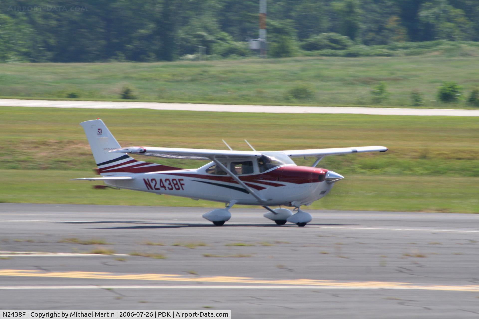 N2438F, 2006 Cessna 182T Skylane C/N 18281794, Starting to depart 20R