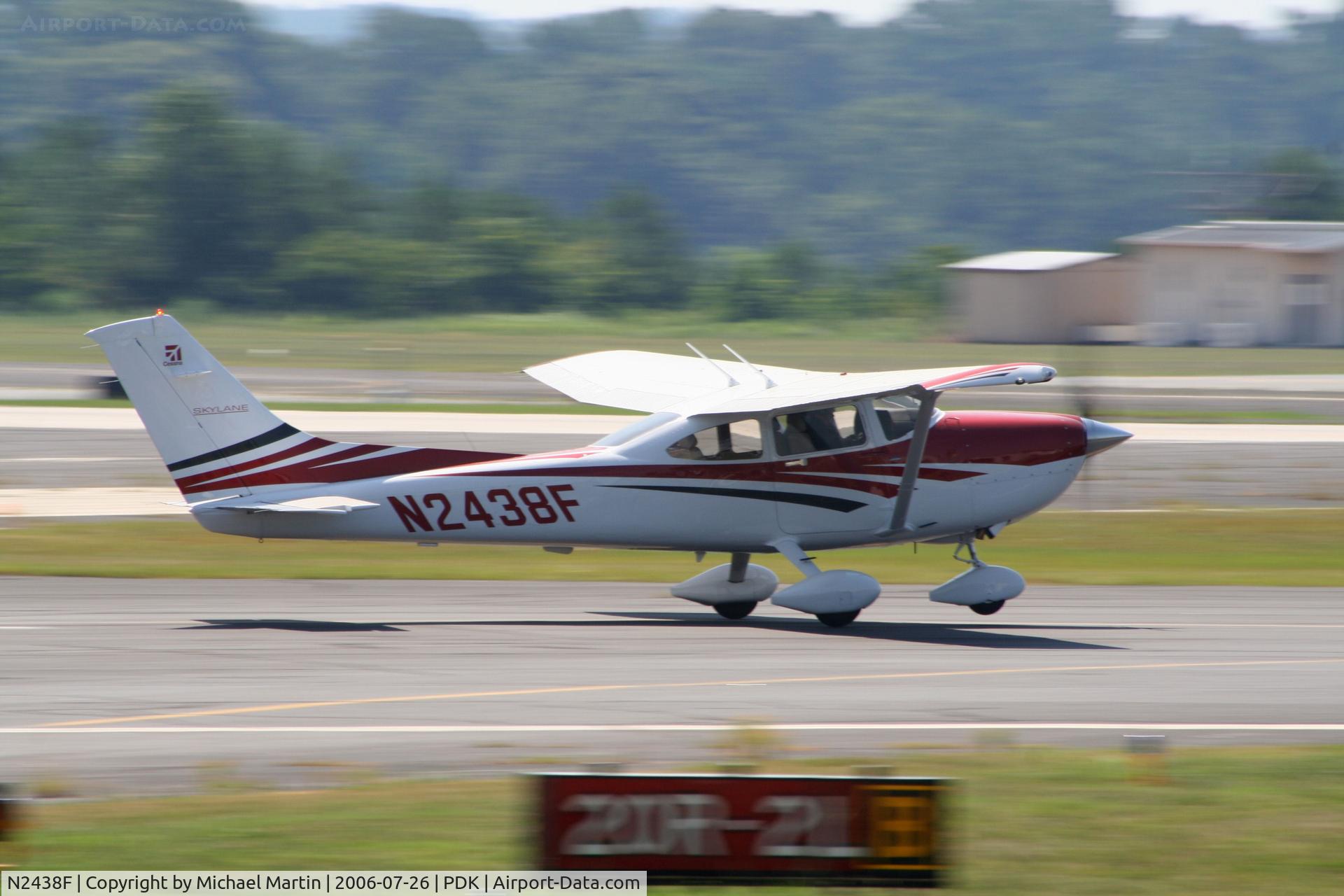 N2438F, 2006 Cessna 182T Skylane C/N 18281794, Departing Runway 20R