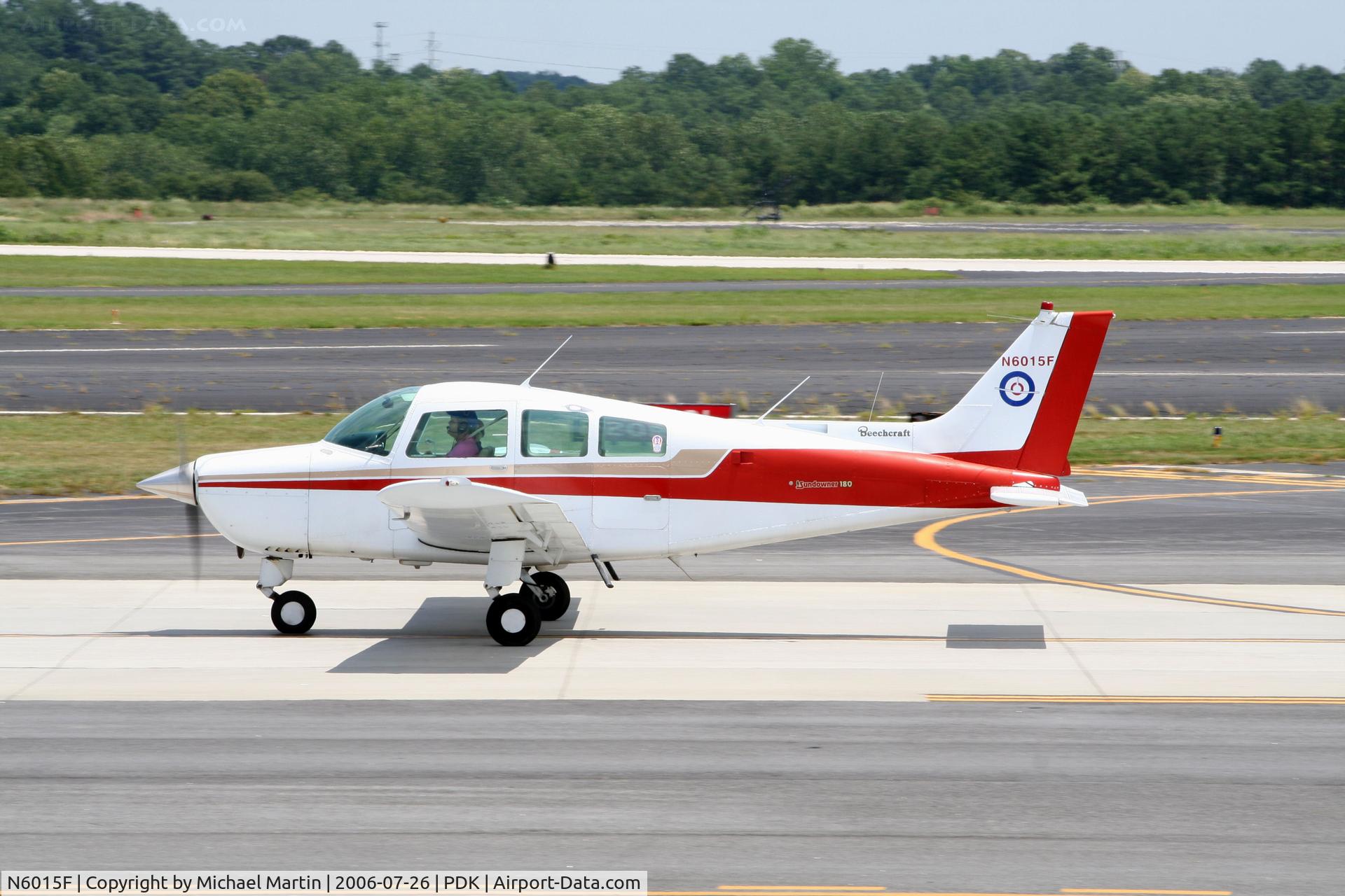 N6015F, 1979 Beech C23 Sundowner 180 Sundowner 180 C/N M-2134, Taxing to Runway 20R