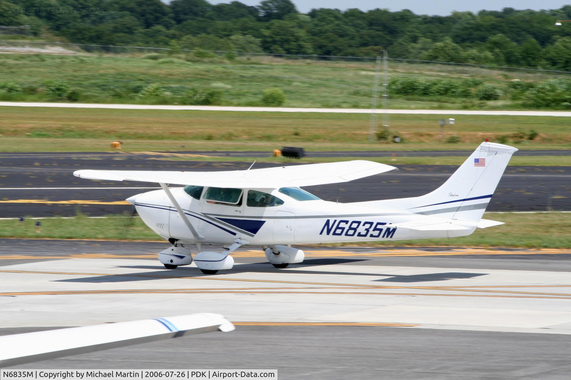 N6835M, 1975 Cessna 182P Skylane C/N 18263852, Taxing back from flight from MLJ