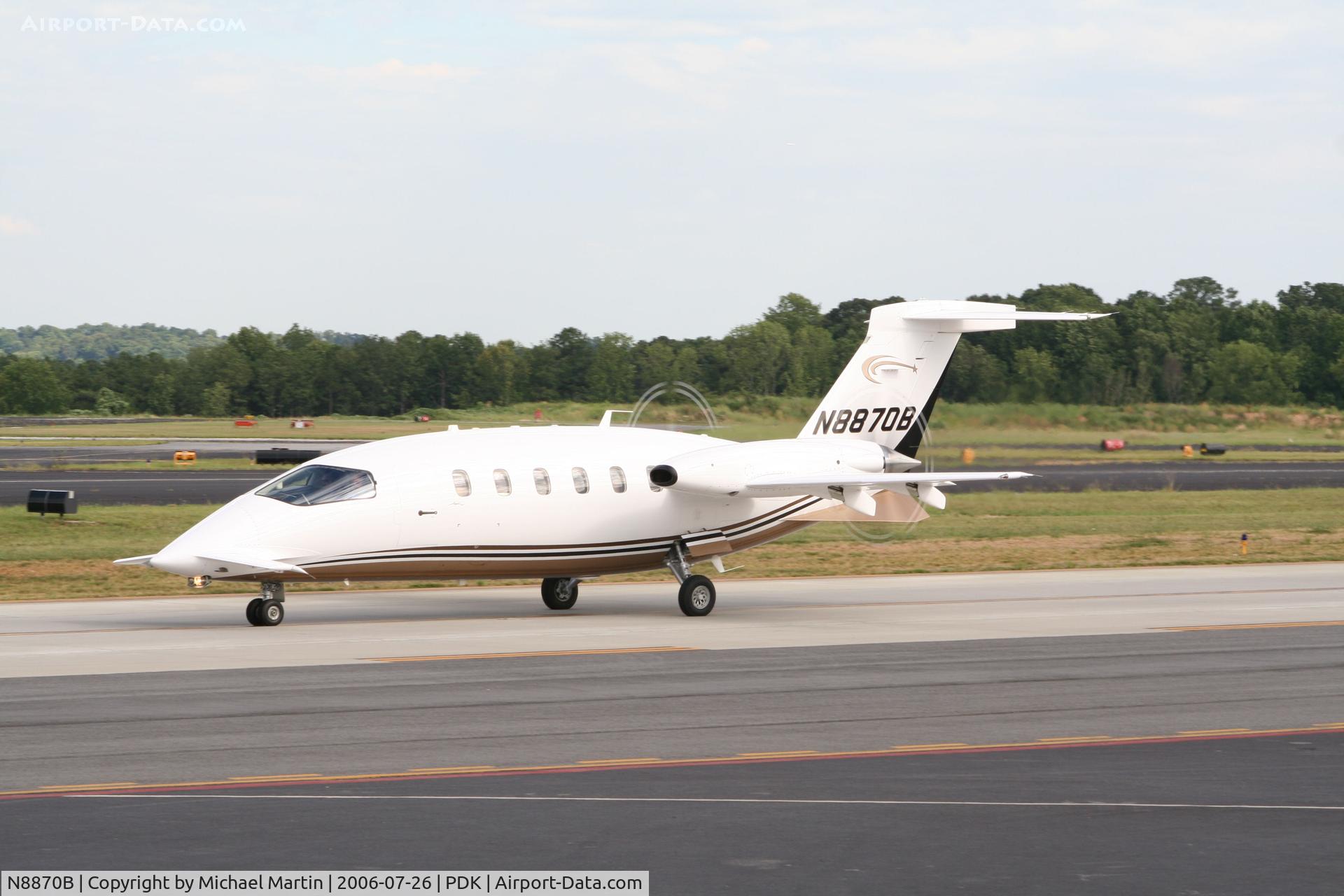 N8870B, 2005 Piaggio P-180 Avanti C/N 1099, Piaggio taxing to tie-down