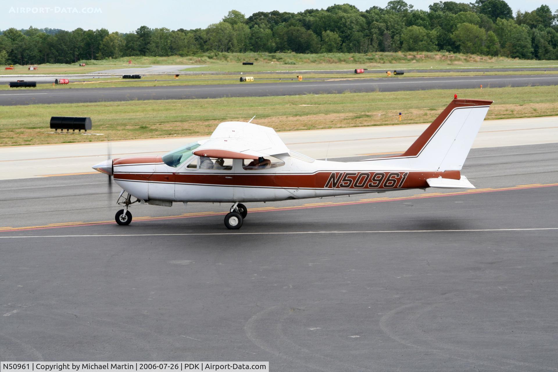 N50961, 1977 Cessna 177RG Cardinal C/N 177RG1136, Do I taxi to the left?