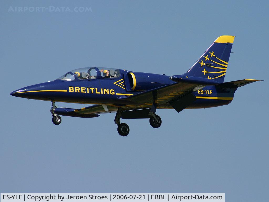 ES-YLF, Aero L-39 Albatros C/N 433141, See how the piot is waving to us.