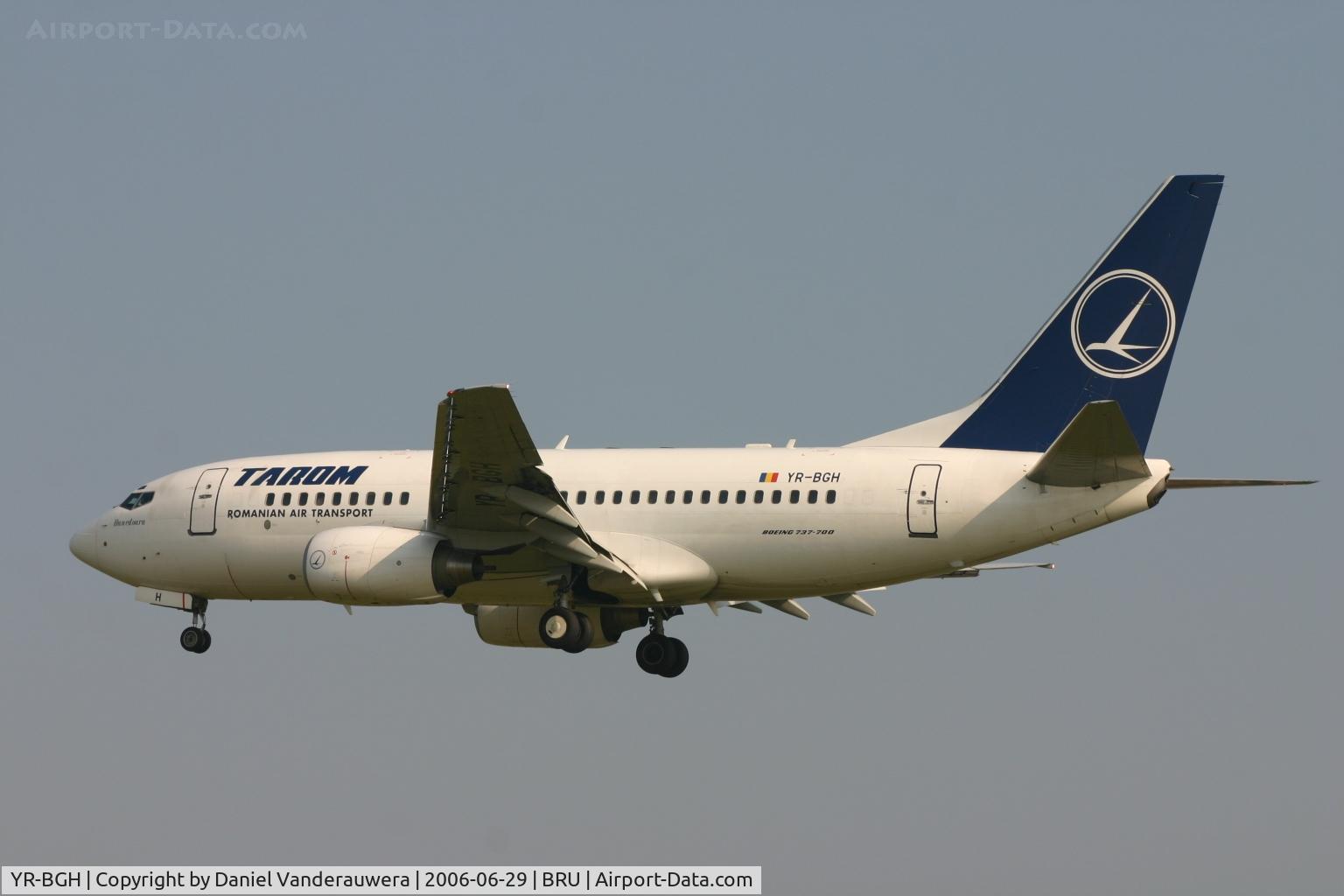 YR-BGH, 2003 Boeing 737-78J C/N 28438, arrival of flight RO371