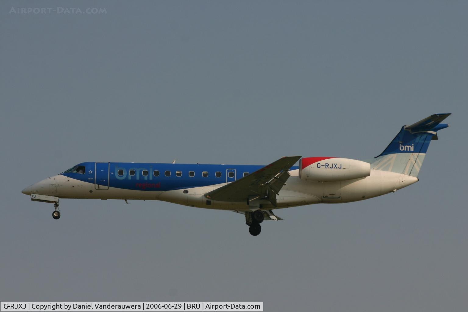 G-RJXJ, 2001 Embraer ERJ-135ER (EMB-135ER) C/N 145473, short to land on rwy 25L