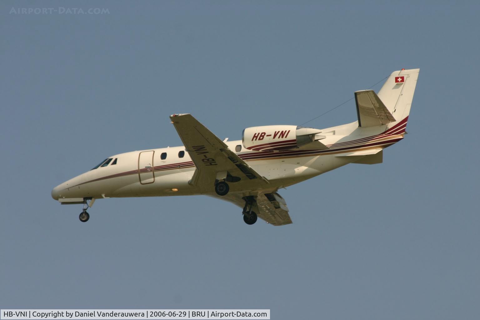 HB-VNI, 2001 Cessna 560XL Citation Excel C/N 560-5154, short to land on rwy 25L