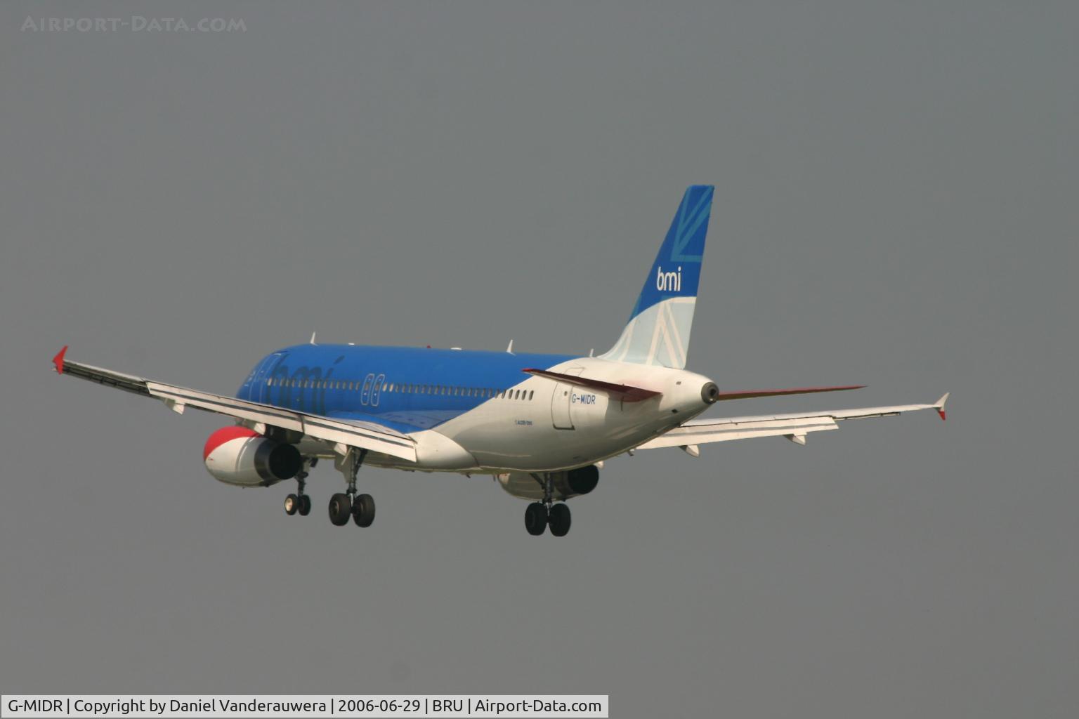 G-MIDR, 2002 Airbus A320-232 C/N 1697, several seconds before touching rwy 25L