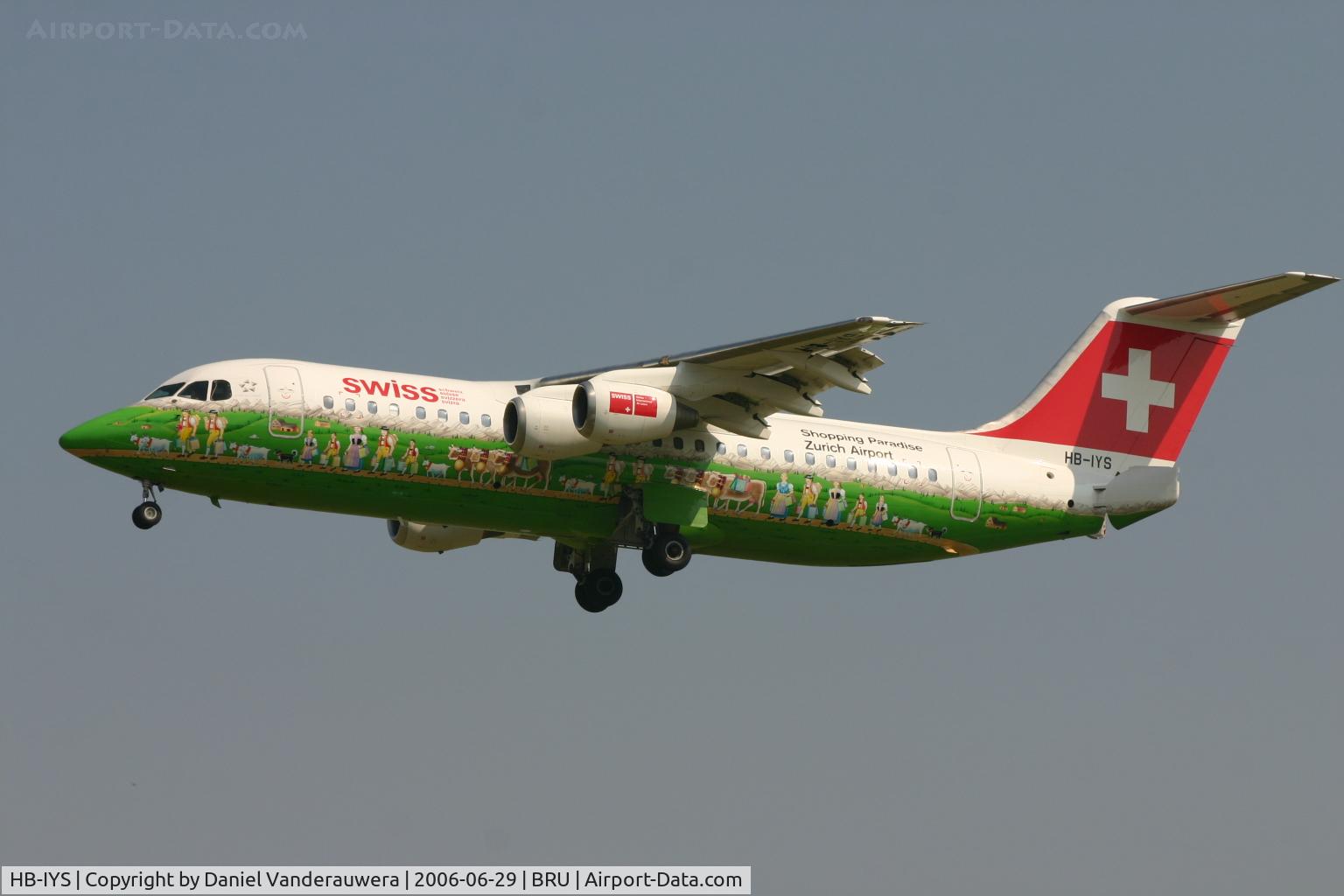 HB-IYS, 2001 British Aerospace Avro 146-RJ100 C/N E3381, nice livery this time