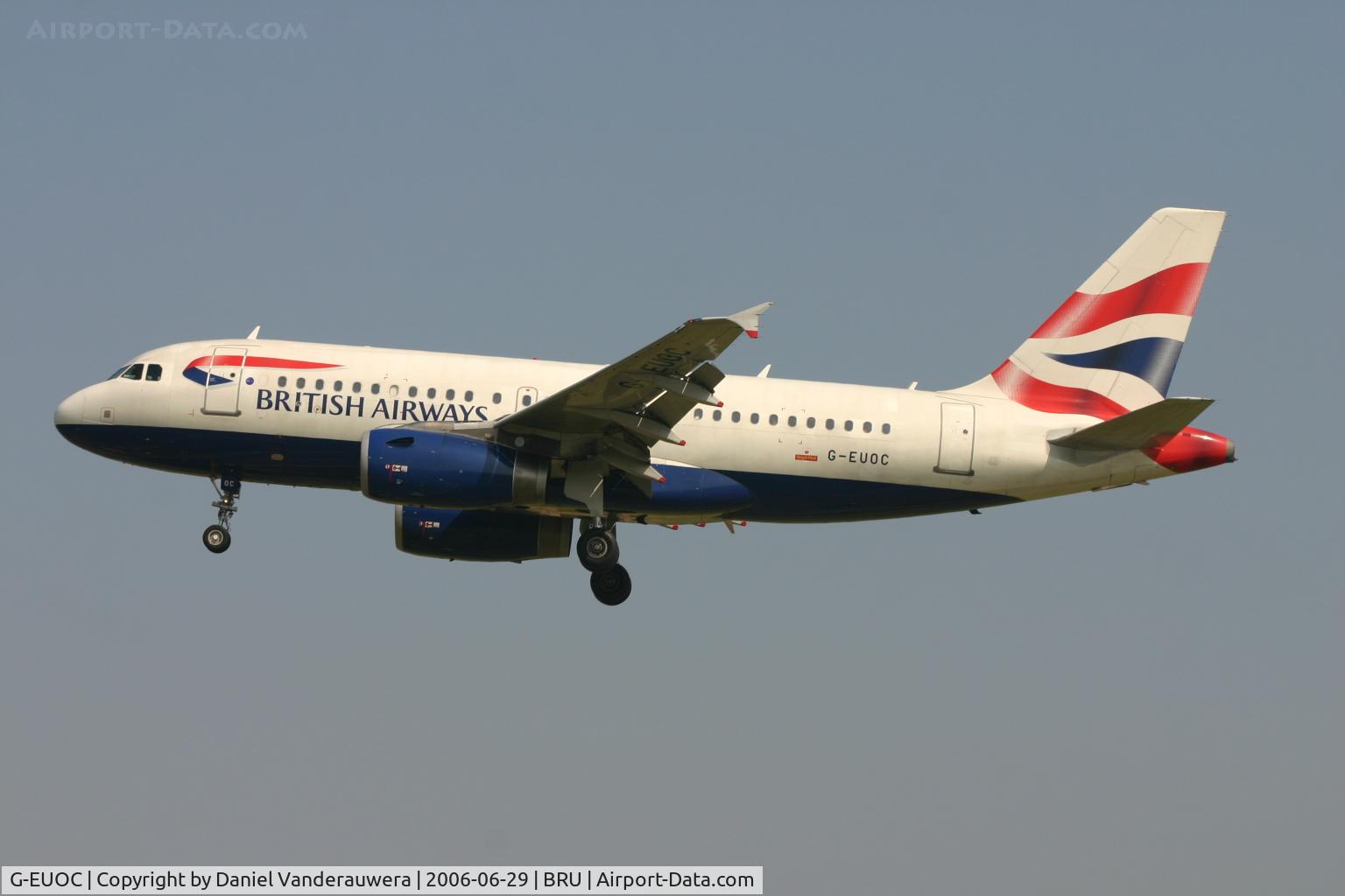 G-EUOC, 2001 Airbus A319-131 C/N 1537, short to land on rwy 25L