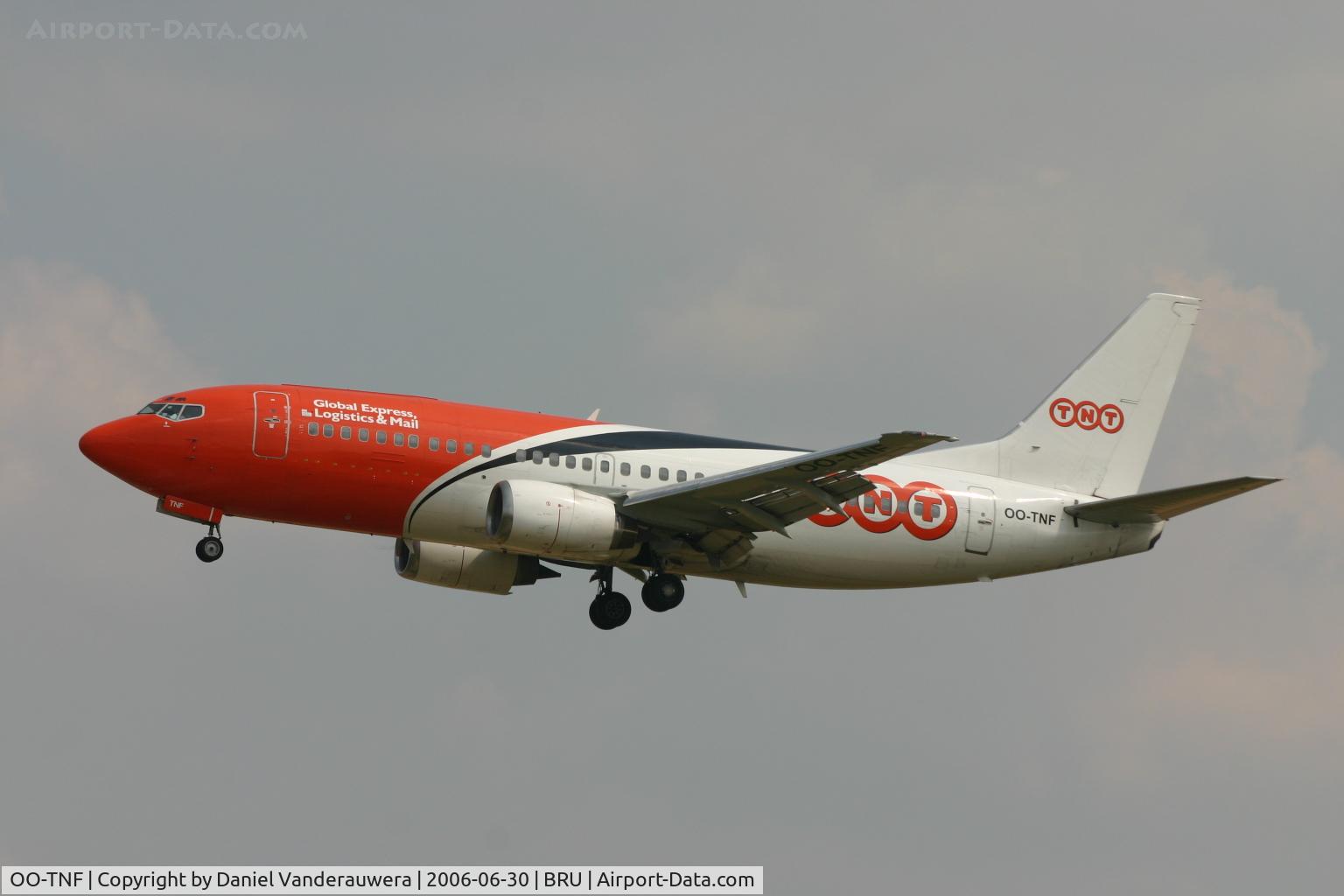 OO-TNF, 1988 Boeing 737-3Q8(QC) C/N 24131, short to land on rwy 02