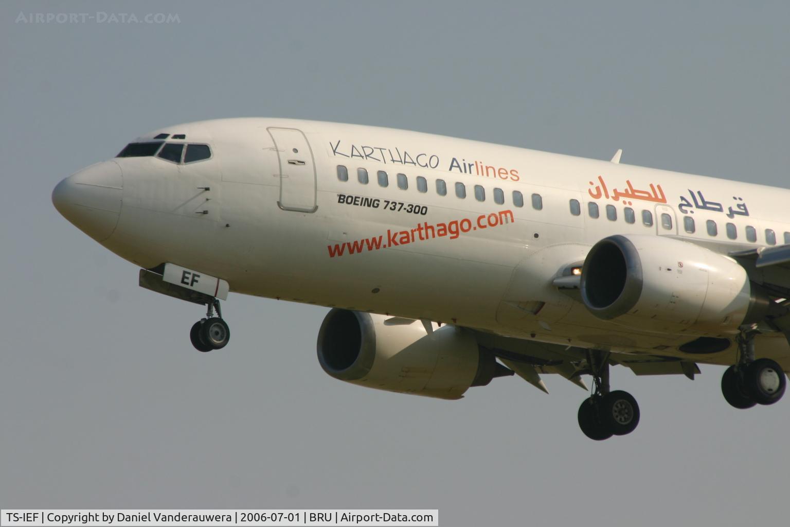 TS-IEF, 1994 Boeing 737-3Q8 C/N 26309, arrival on rwy 25L