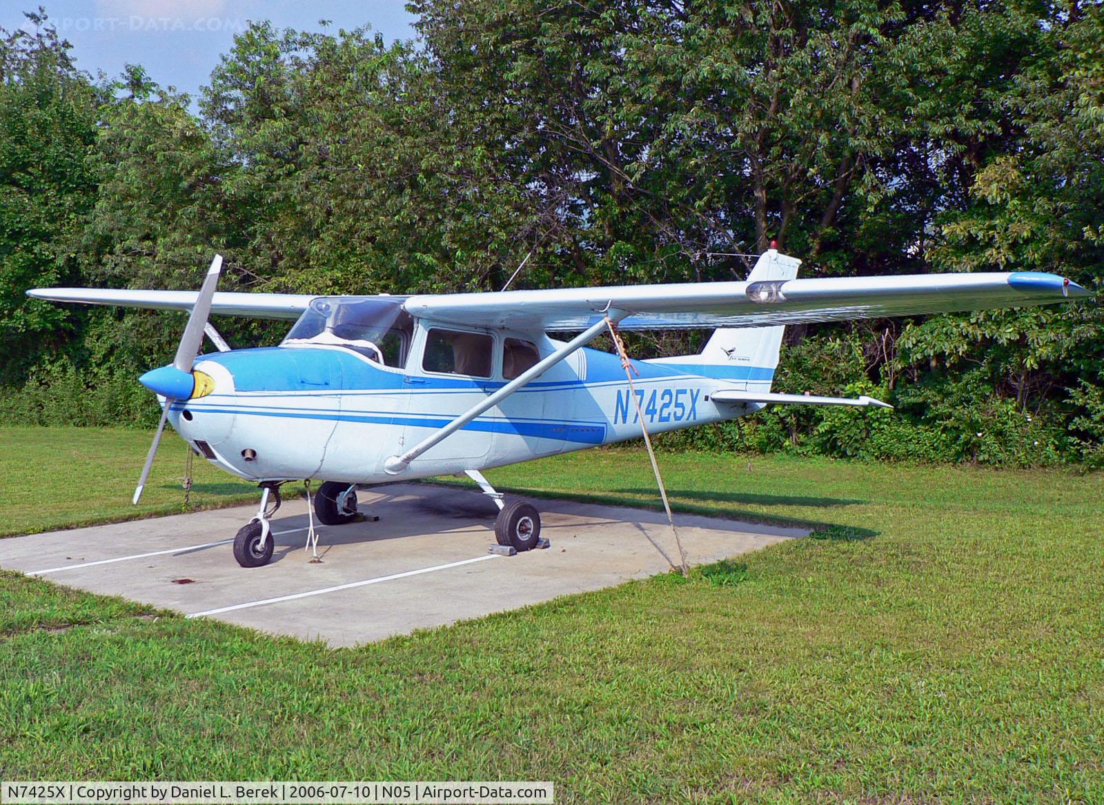 N7425X, 1960 Cessna 172B C/N 17247925, The classic shape of a classic bird...