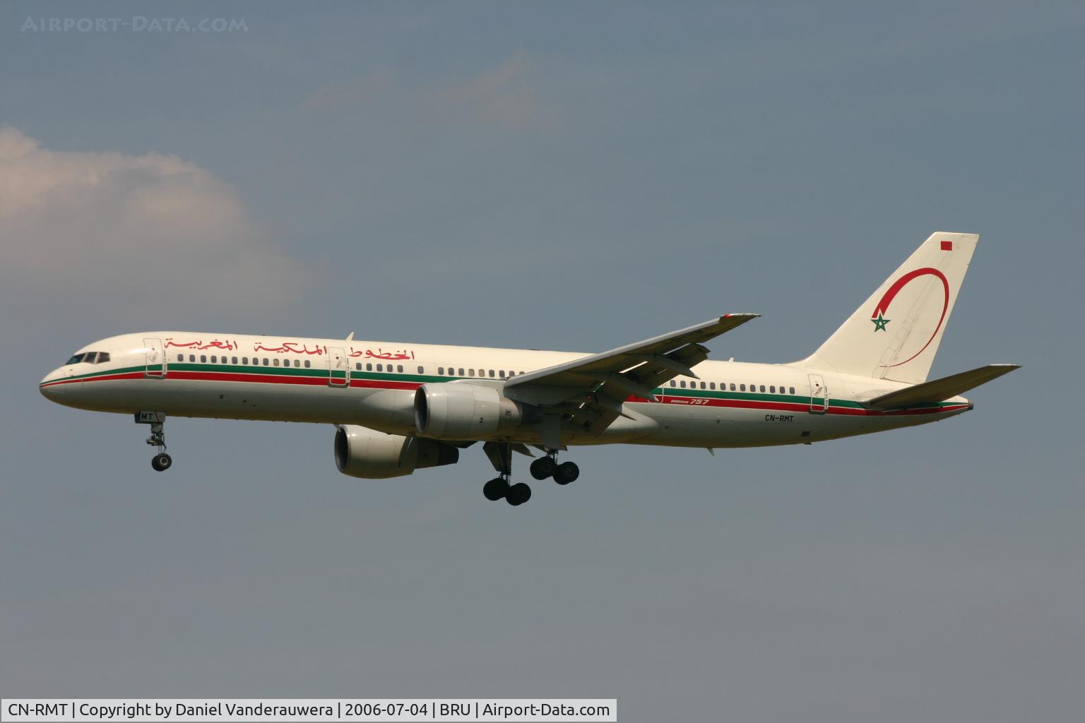 CN-RMT, 1986 Boeing 757-2B6 C/N 23686, short to land on rwy 25L