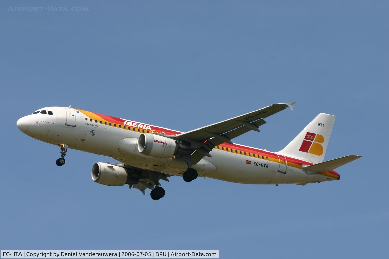 EC-HTA, 2001 Airbus A320-214 C/N 1516, CADAQUES is arriving to rwy 25R