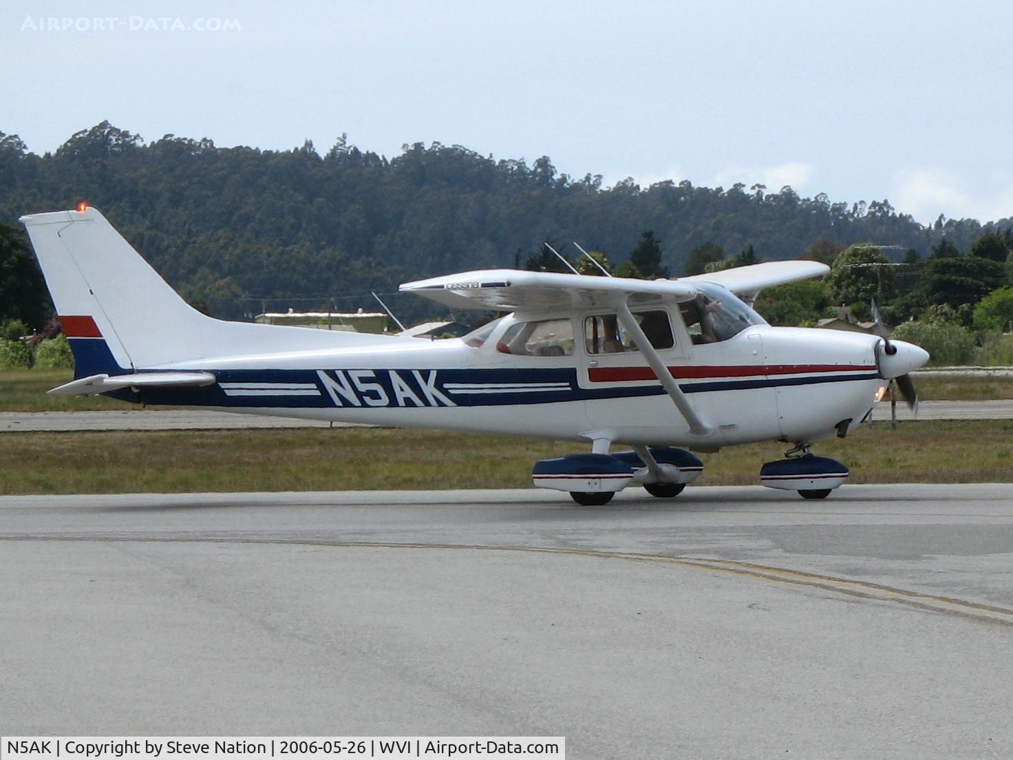 N5AK, Cessna 172N C/N 17268768, 1977 Cessna 172N taxying @ Watsonville Municipal Airport, CA