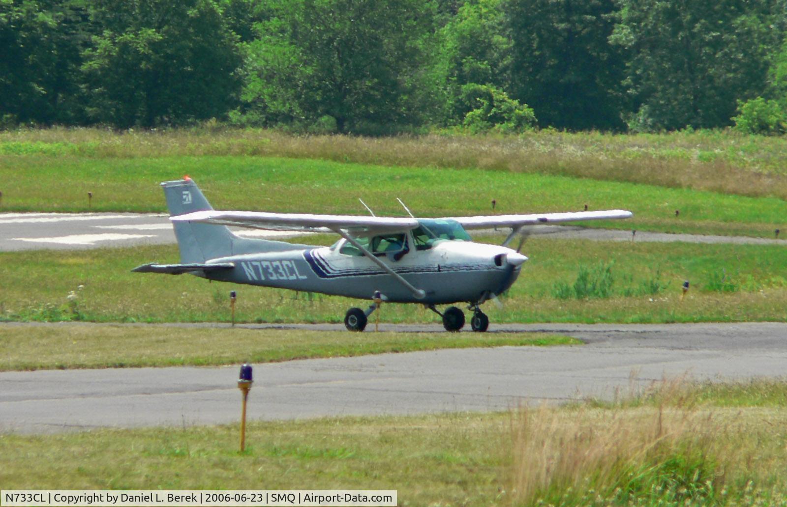 N733CL, 1976 Cessna 172N C/N 17268190, Turning off at the far end of the runway is this smart Skyhawk just in from Caldwell.