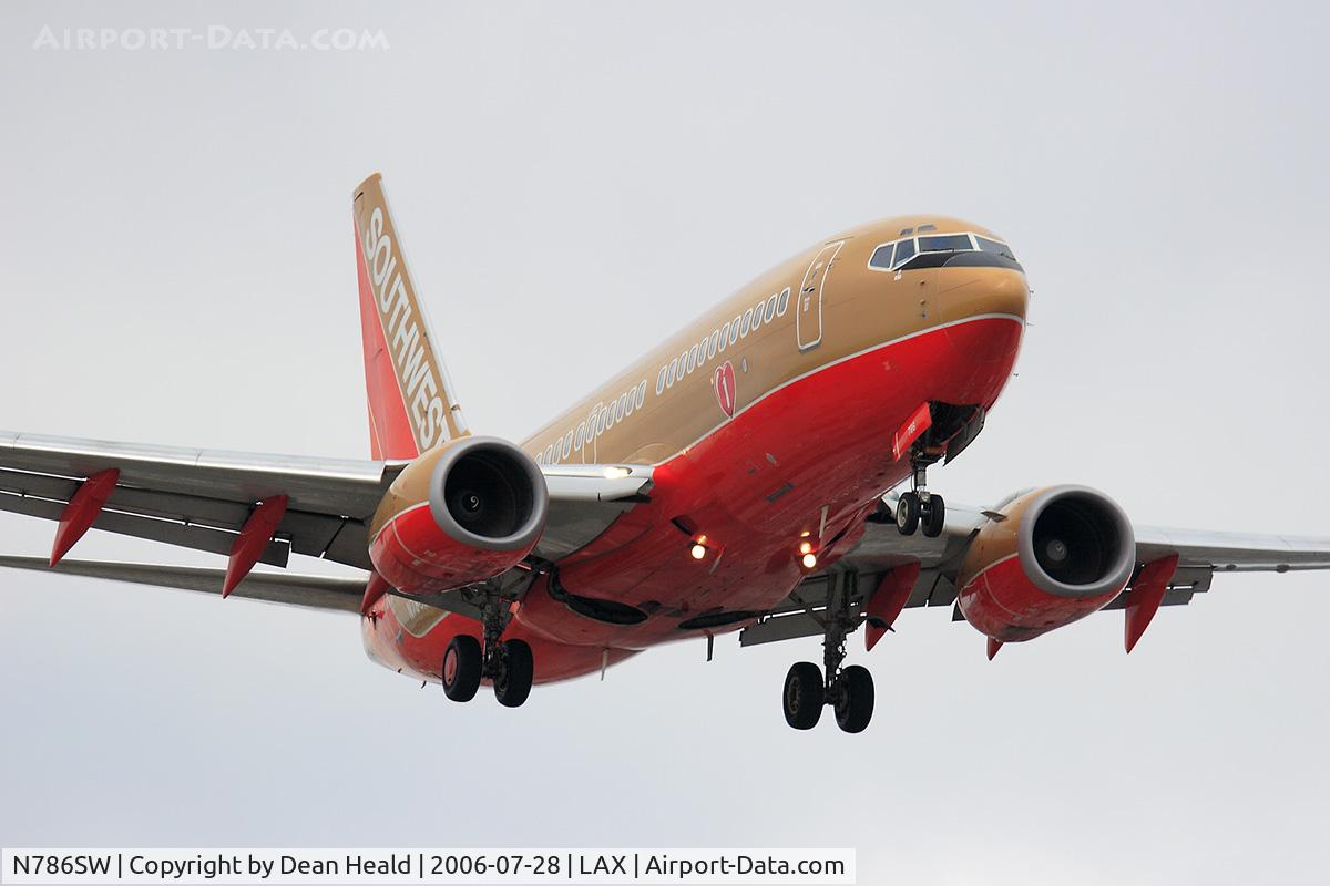 N786SW, 2000 Boeing 737-7H4 C/N 29811, Southwest Airlines N786SW (FLT SWA2537) from Las Vegas McCarron Int'l (KLAS) on final approach to RWY 24R.