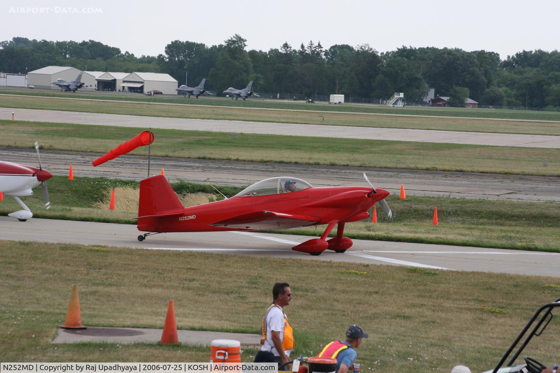 N252MD, 1993 Vans RV-4 C/N 4001, N252MD at Airventure 2006