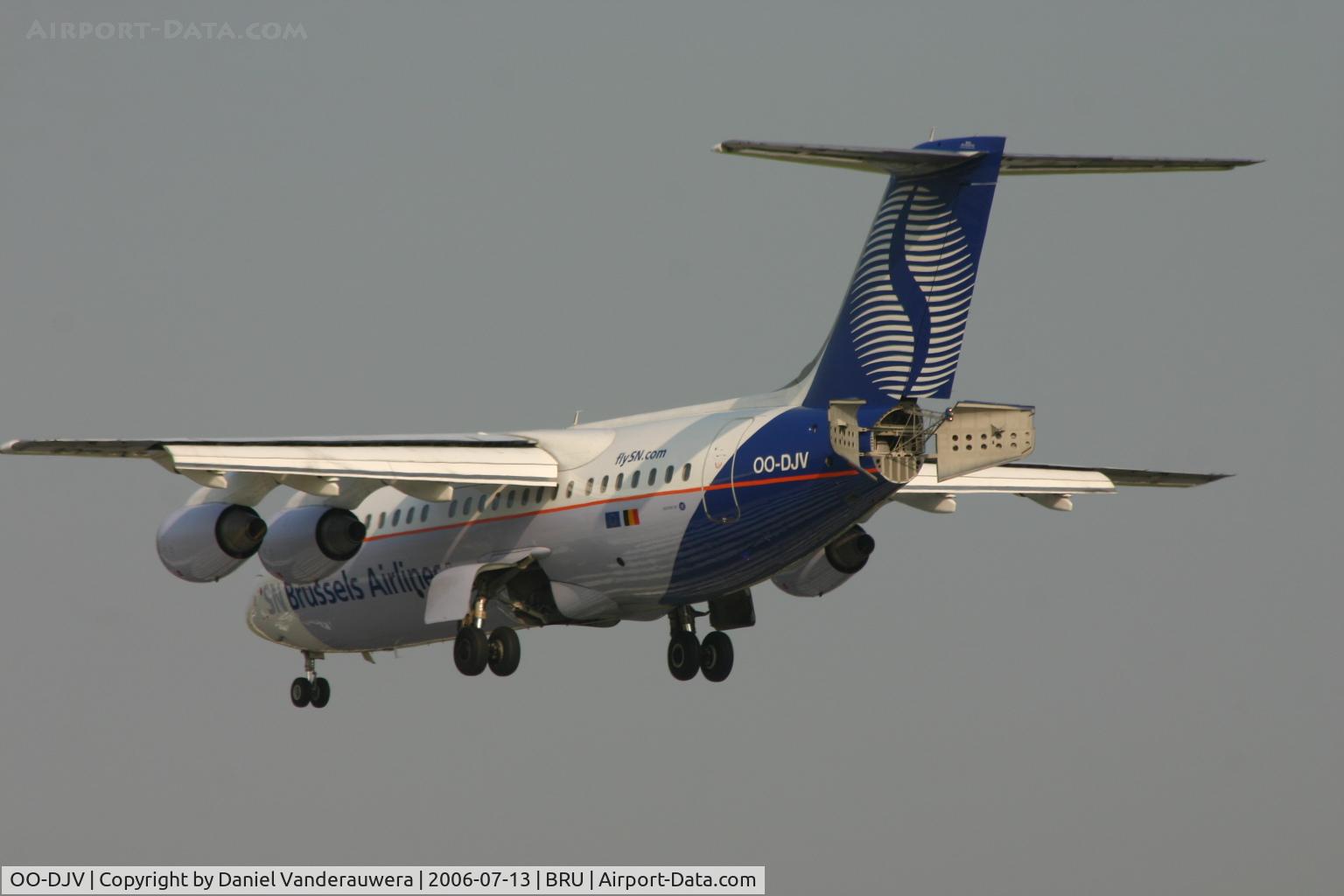 OO-DJV, 1996 British Aerospace Avro 146-RJ85 C/N E.2295, ready to land on rwy 25L