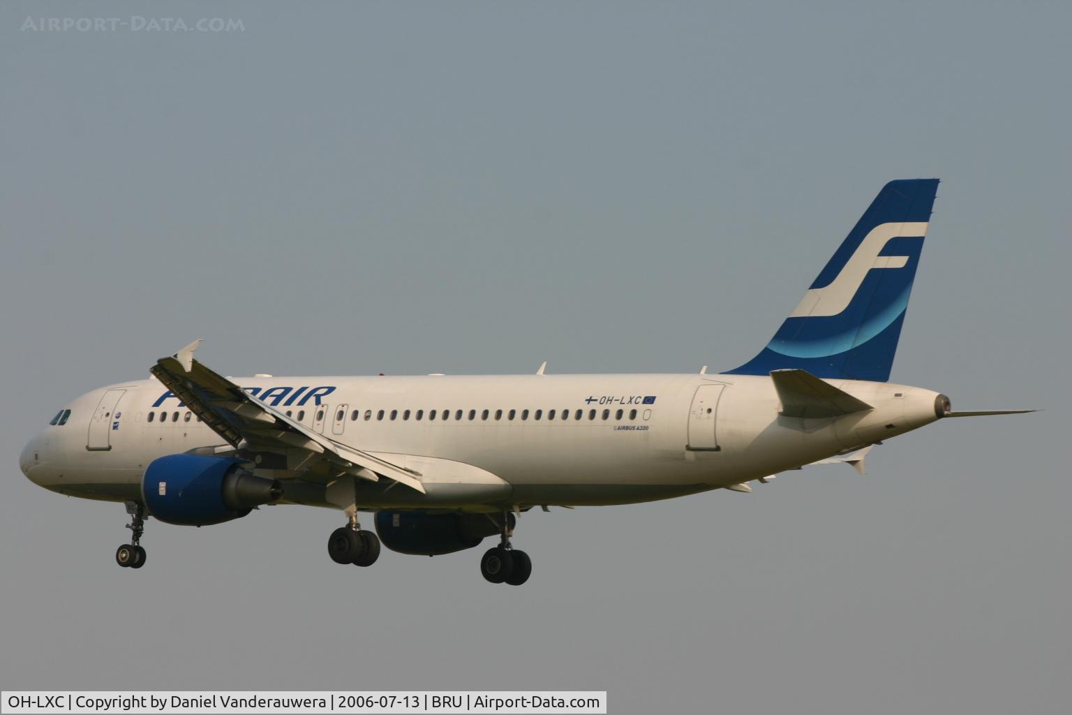 OH-LXC, 2001 Airbus A320-214 C/N 1544, short to land on rwy 25L