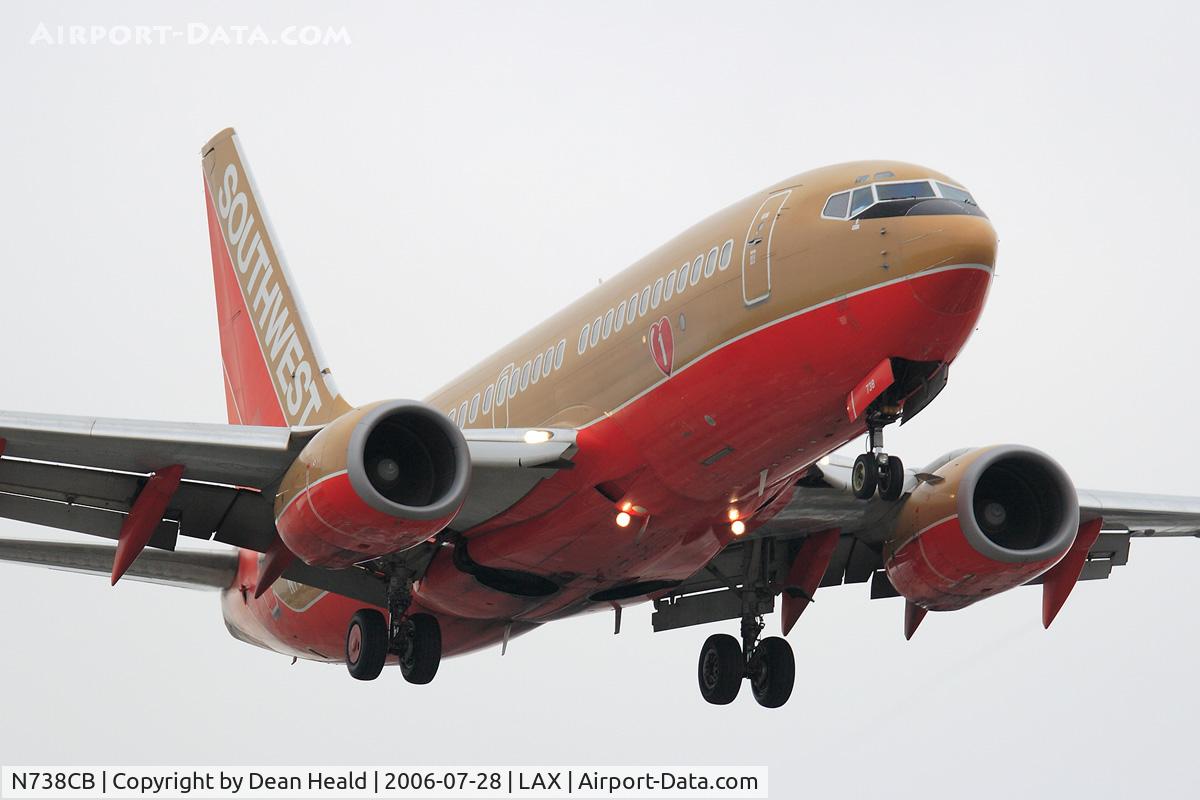 N738CB, 1999 Boeing 737-7H4 C/N 27870, Southwest Airlines N738CB (FLT SWA2537) from Las Vegas McCarran Int'l (KLAS) on final approach to RWY 24R.